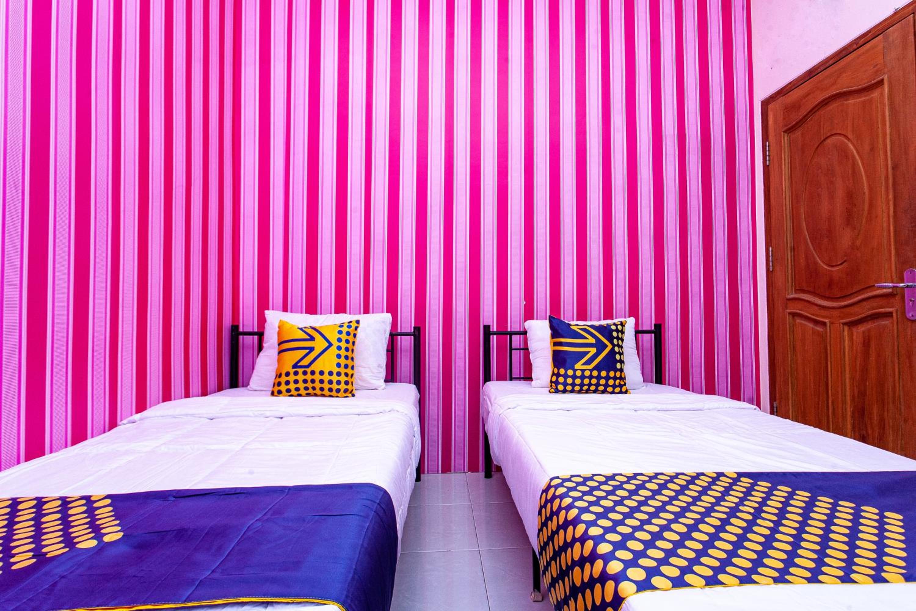Small Twin Room photo 2