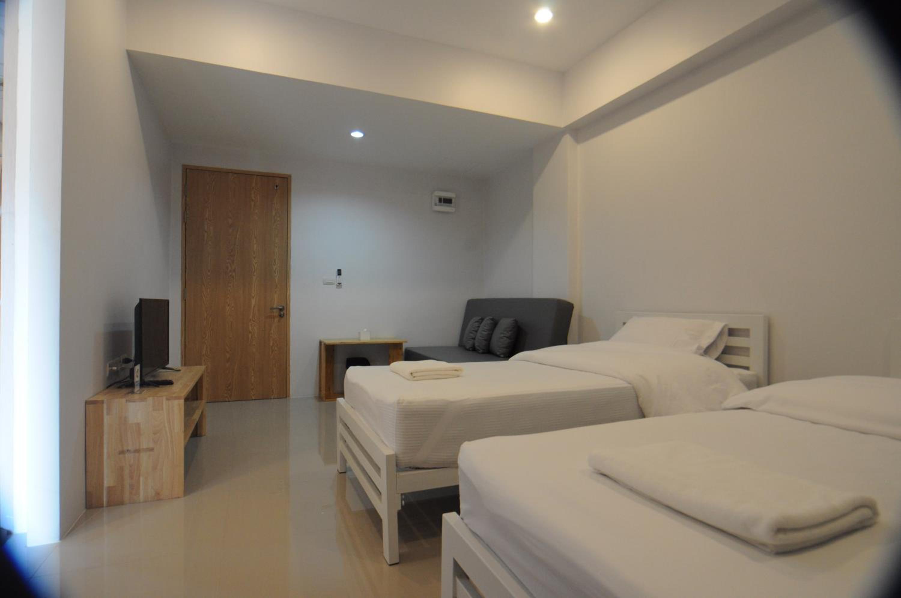 Standard Twin Room - Photo 2