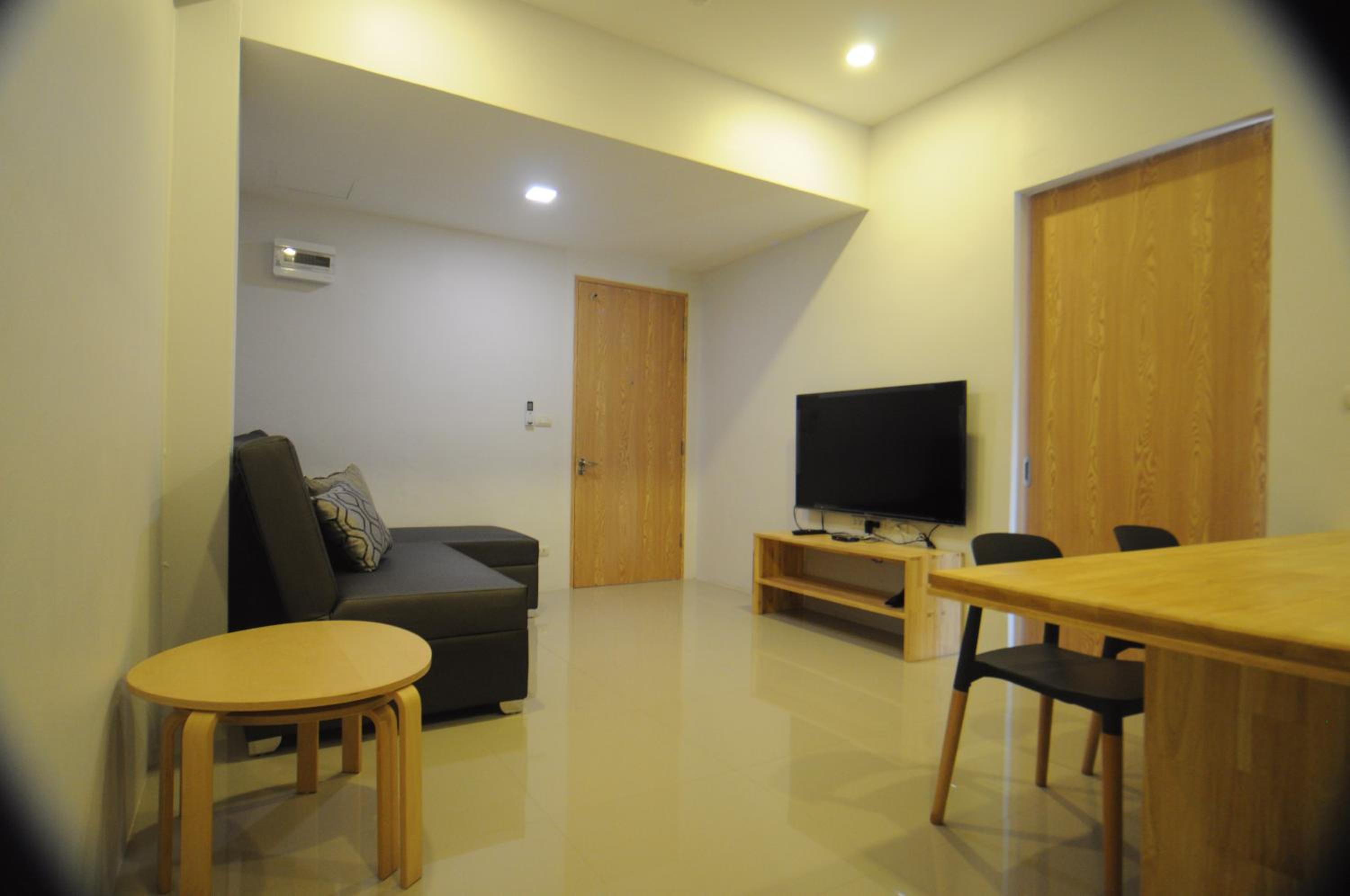One-Bedroom Suite - Photo 7
