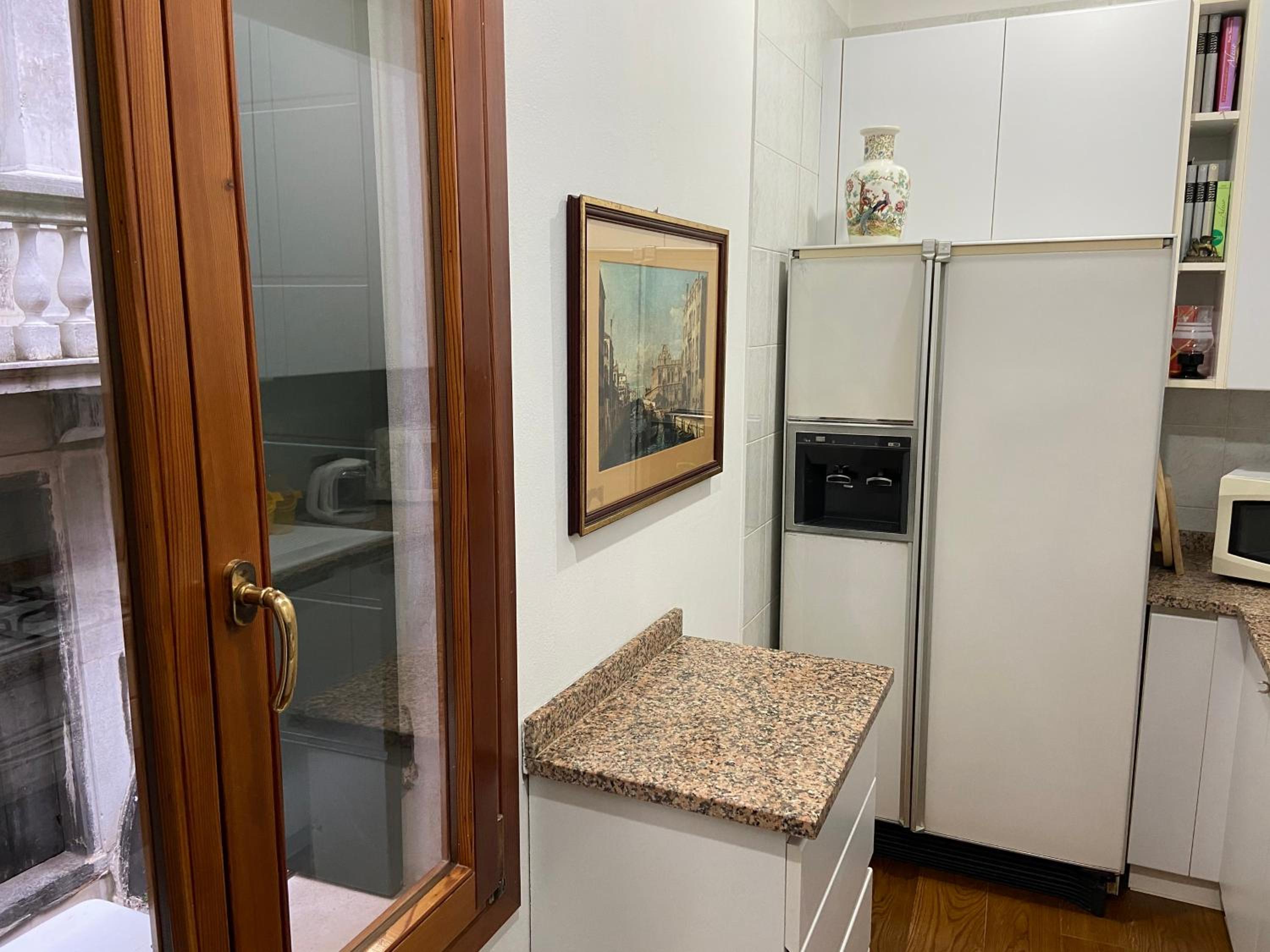 Apartment photo 2