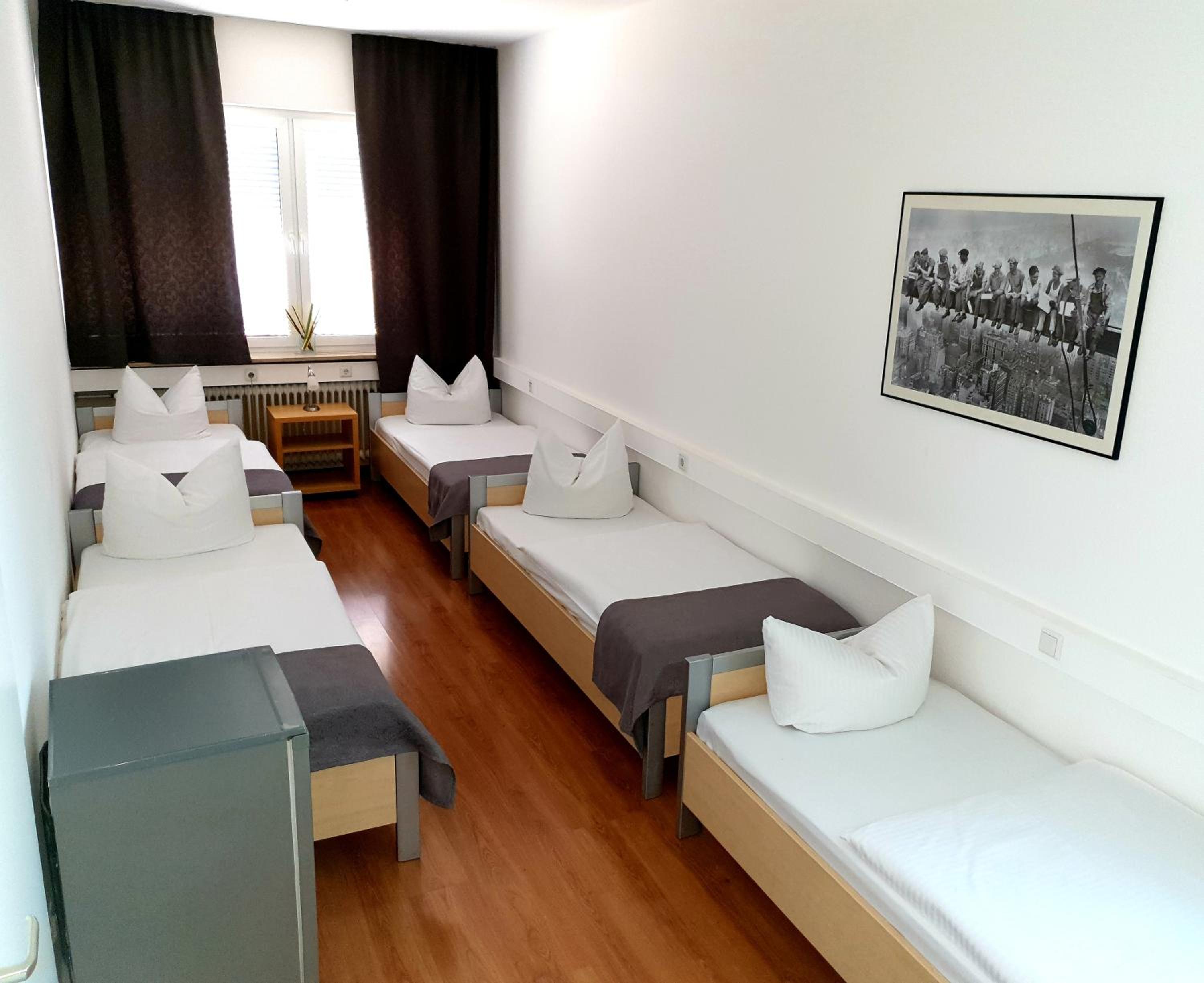 Family Room (5 Adults) with Shared Bathroom