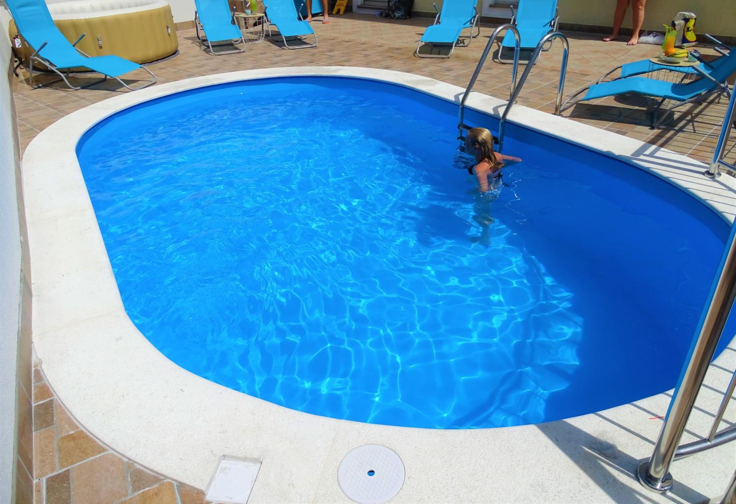 Two-Bedroom Apartment with Balcony - Photo 6
