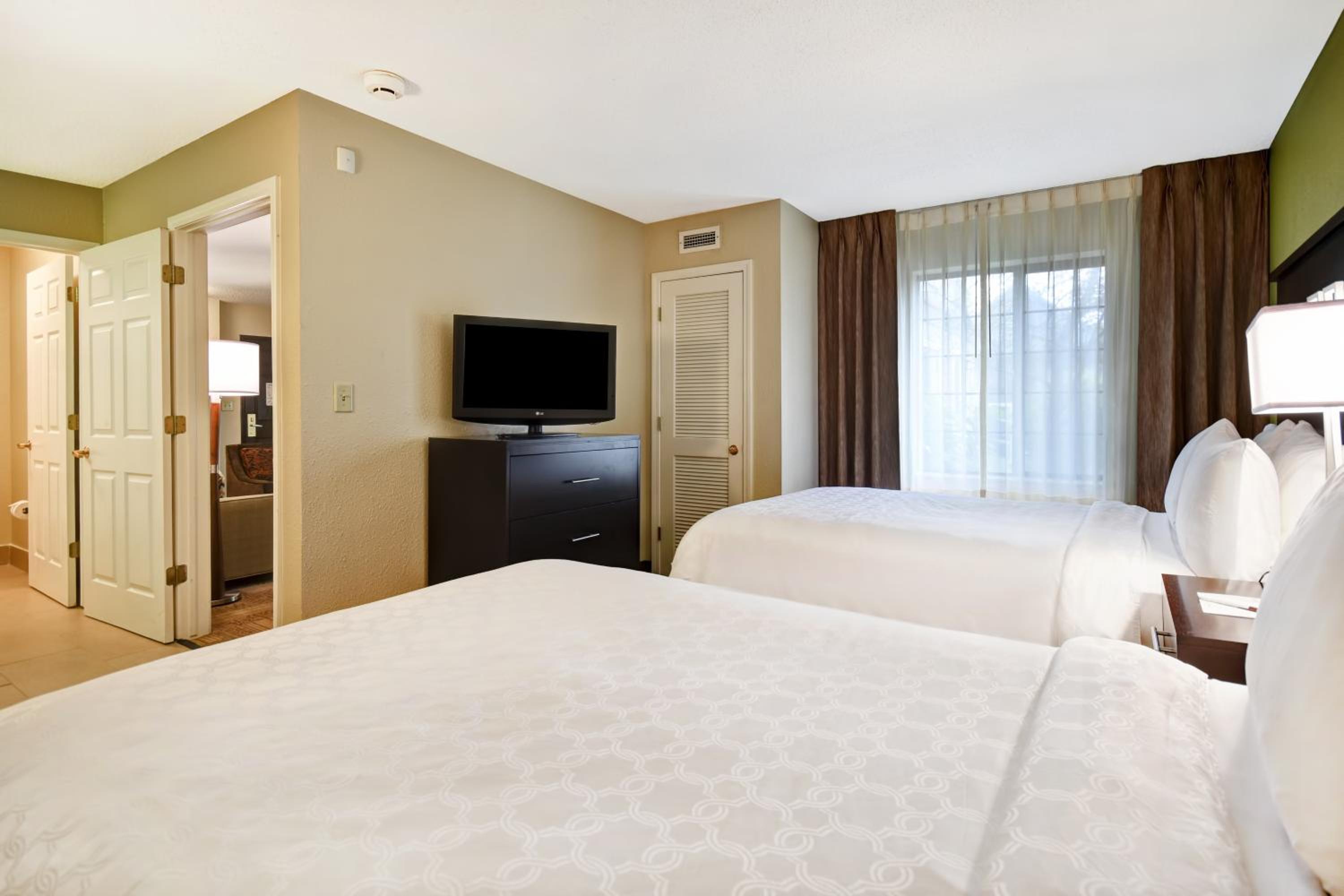Two-Bedroom Suite with One Queen Bed and Two Double Beds - Non-Smoking - Photo 1