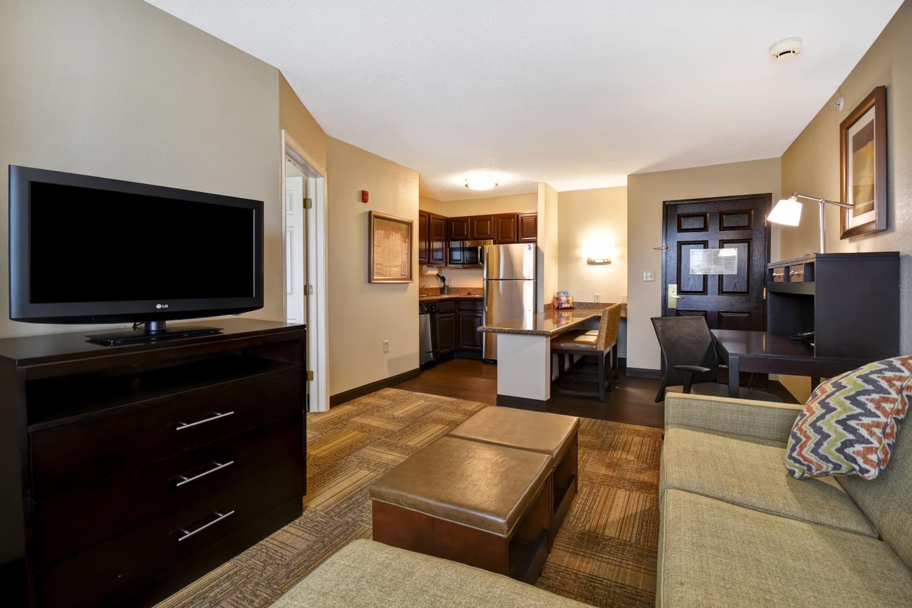 One-Bedroom King Suite - Photo 3