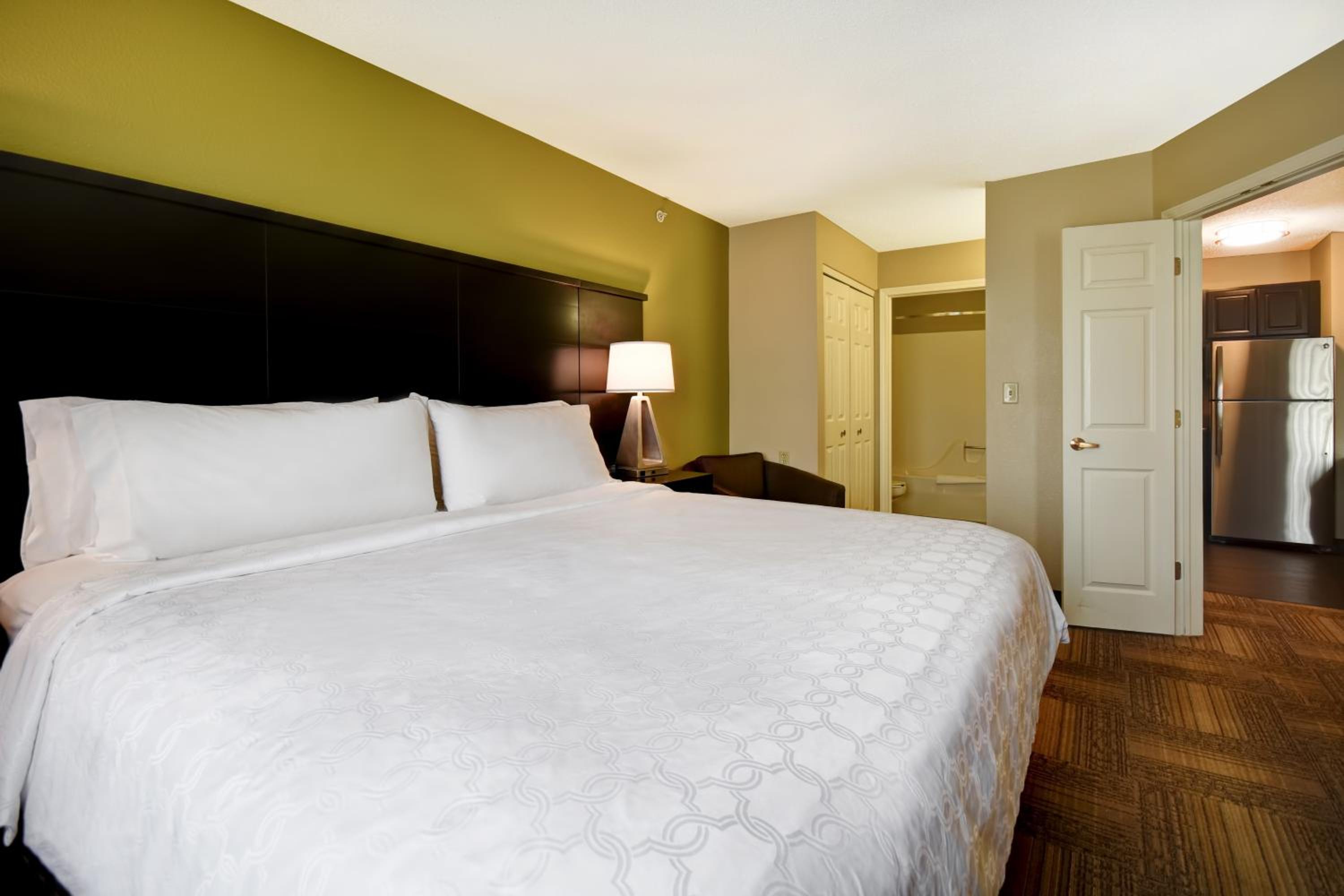 One-Bedroom King Suite - Photo 5