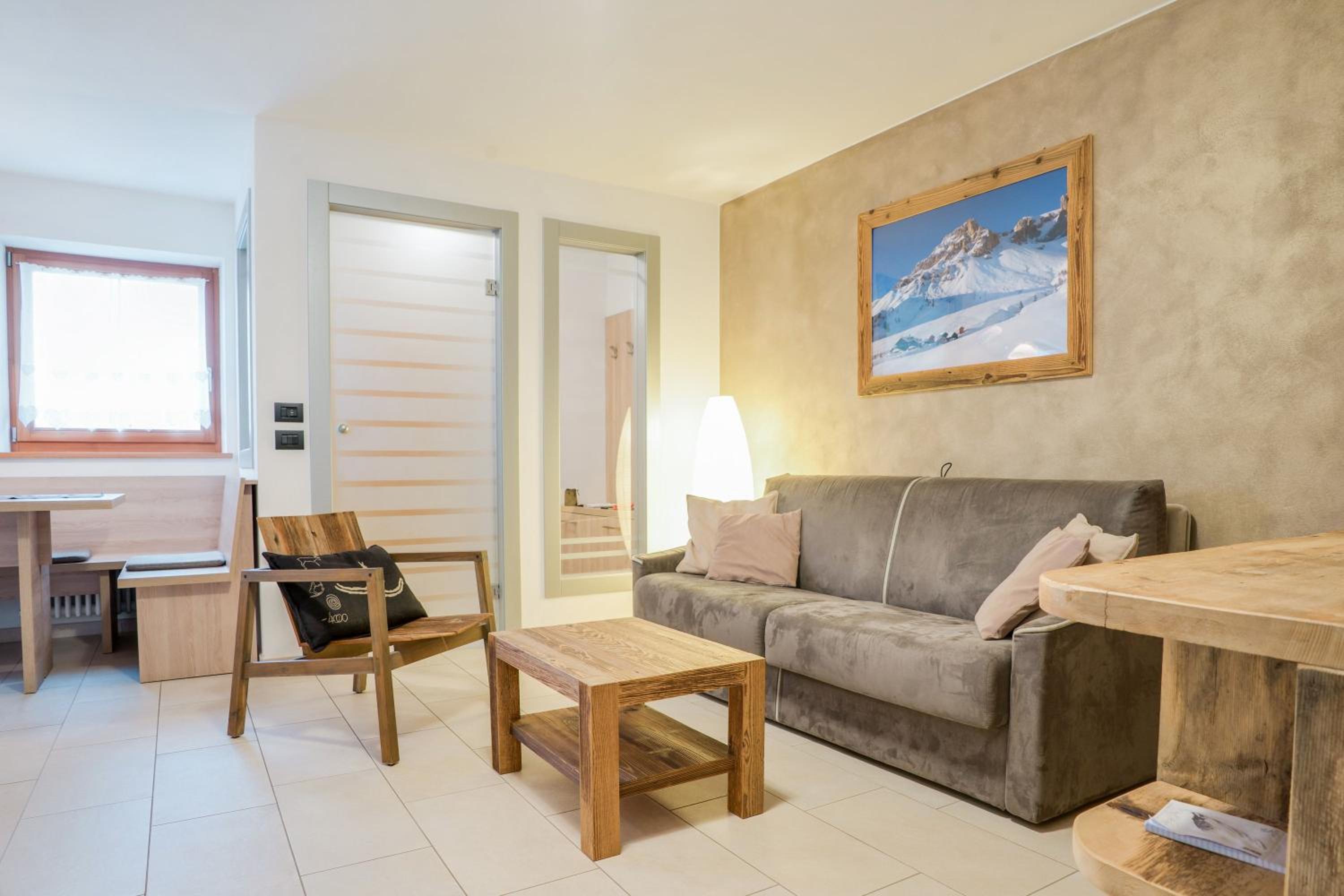 Two-Bedroom Apartment with Mountain View