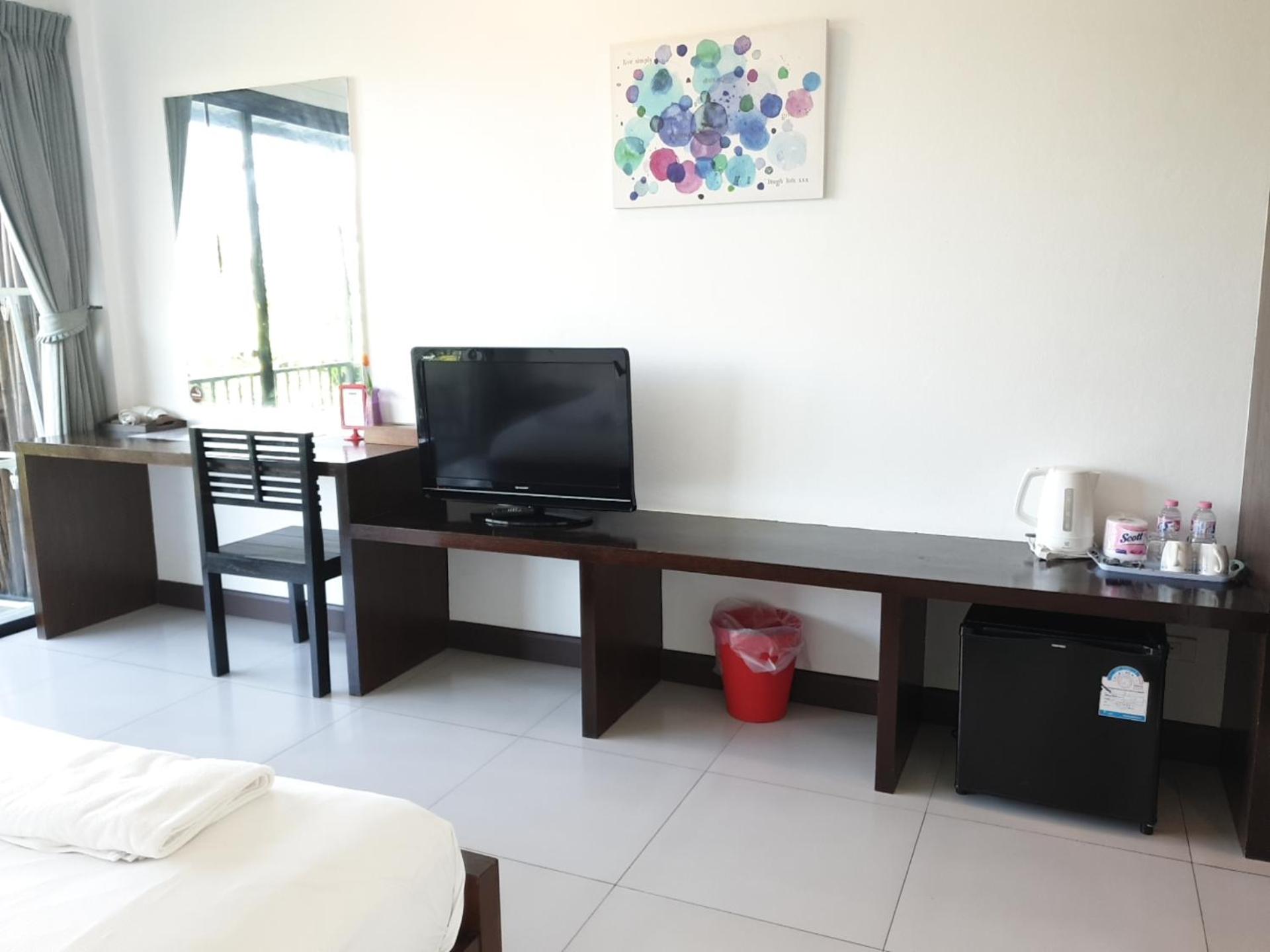 Deluxe Twin Room with Pool View photo 3