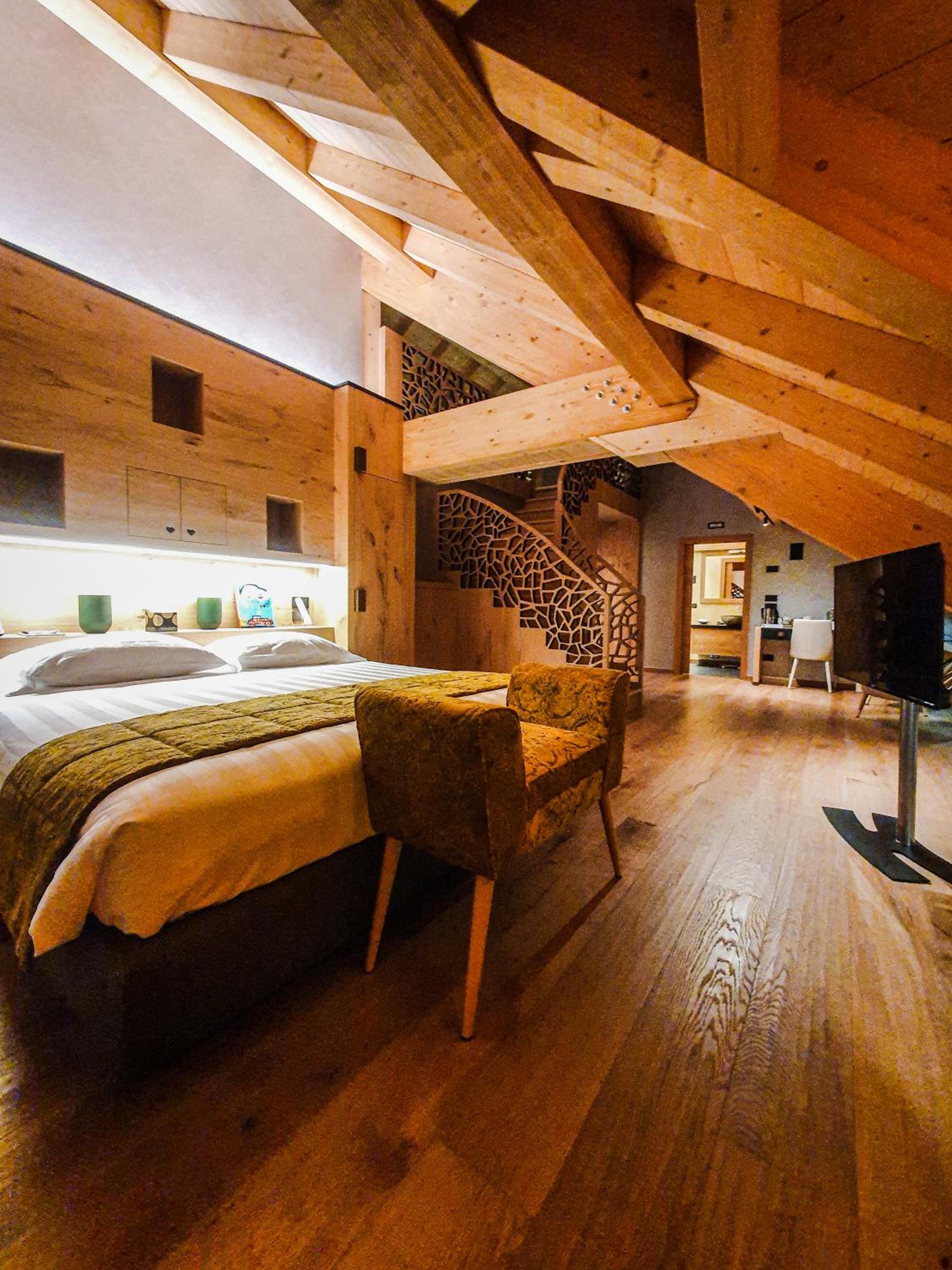 Suite - Photo 1