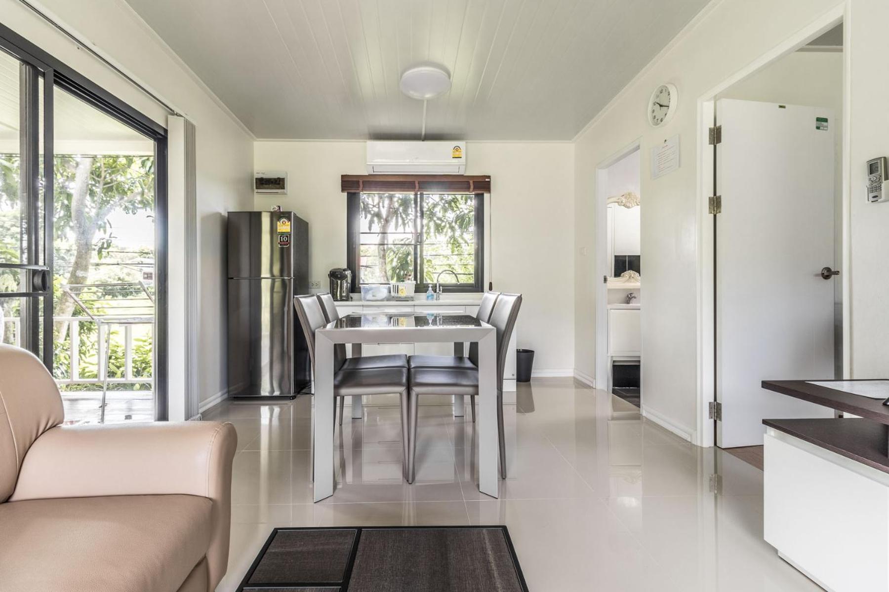 One-Bedroom House - Photo 8