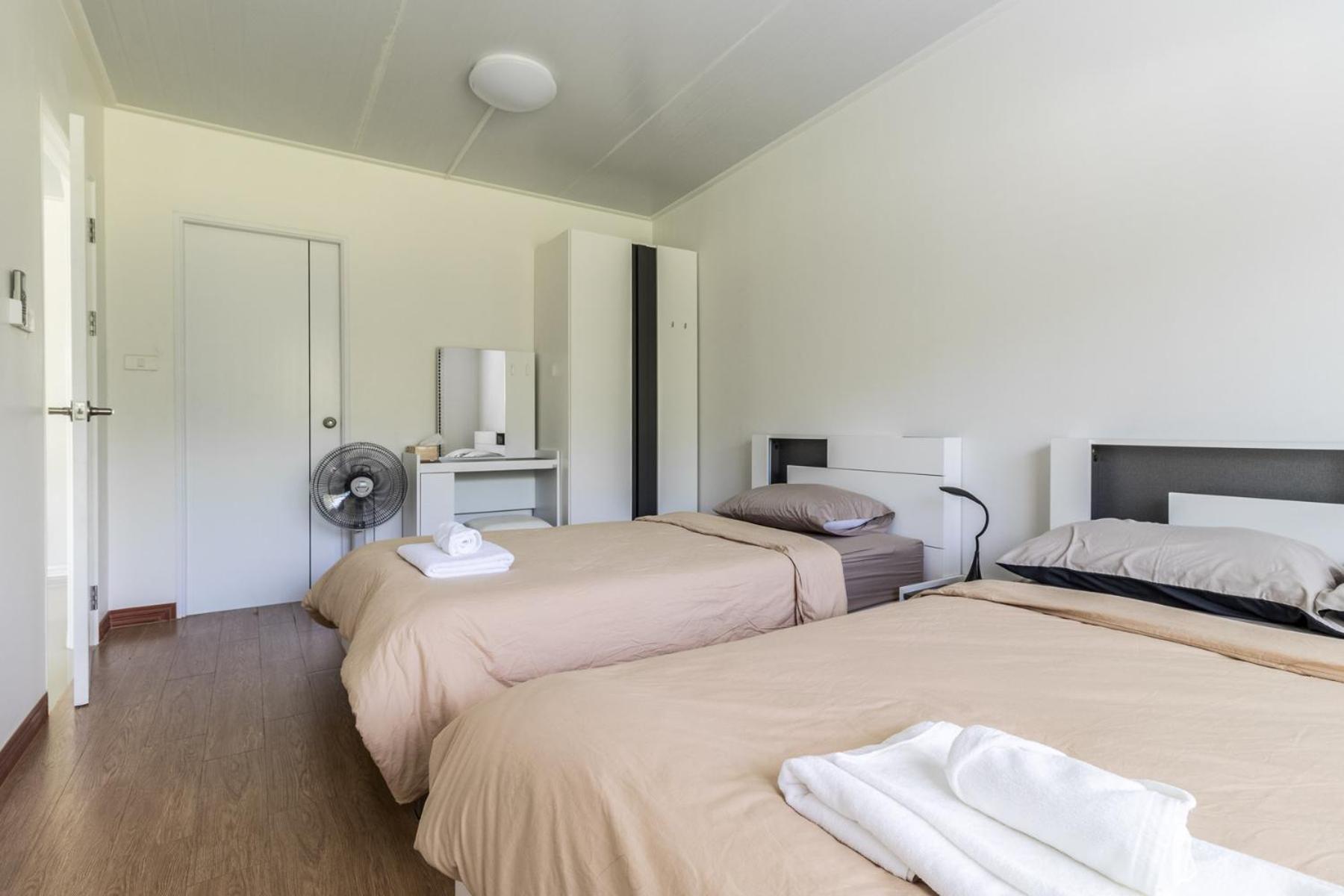 One-Bedroom House - Photo 6