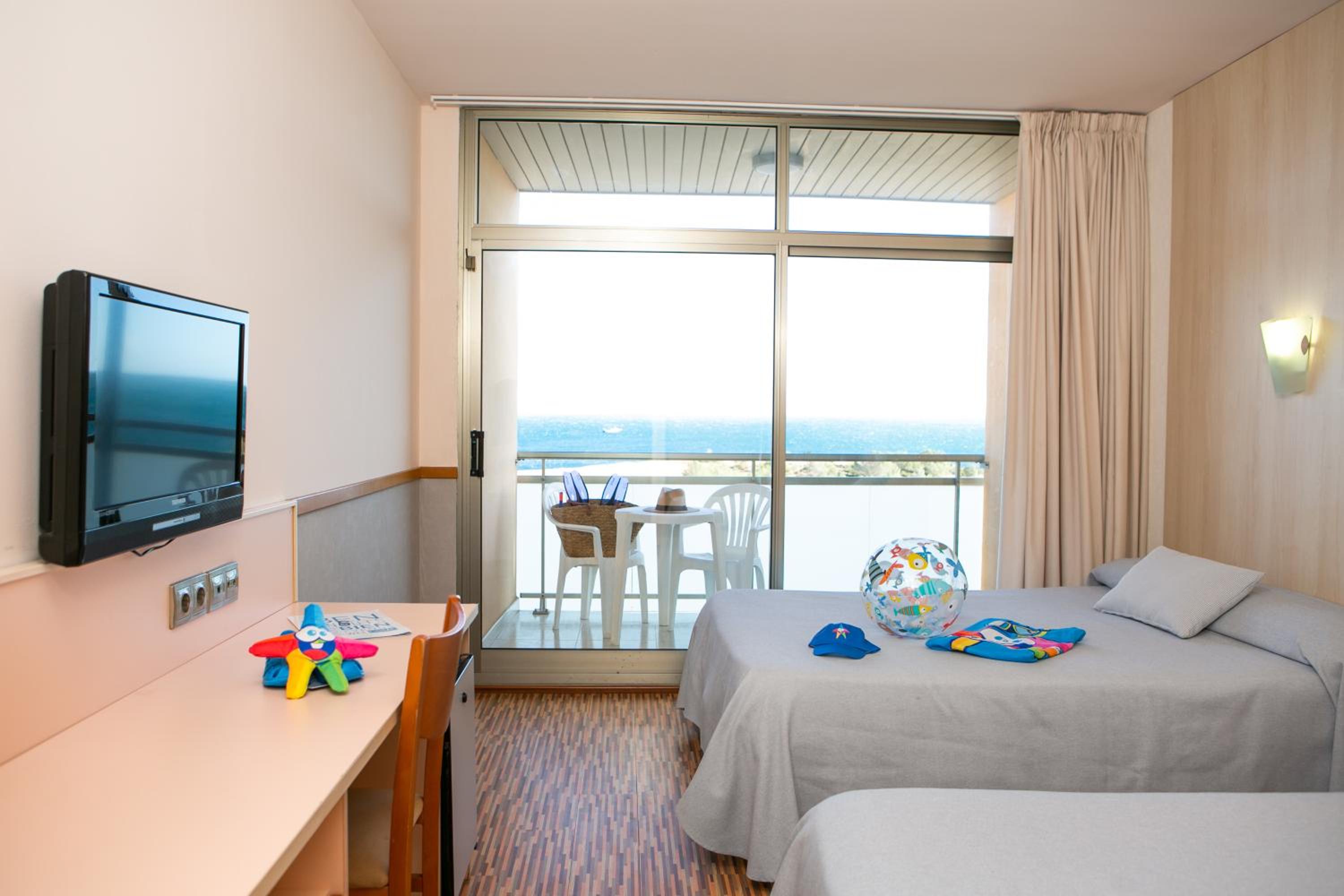 Habitación cuádruple con vista al mar (4 adultos) Habitación cuádruple con vista al mar (4 adultos)