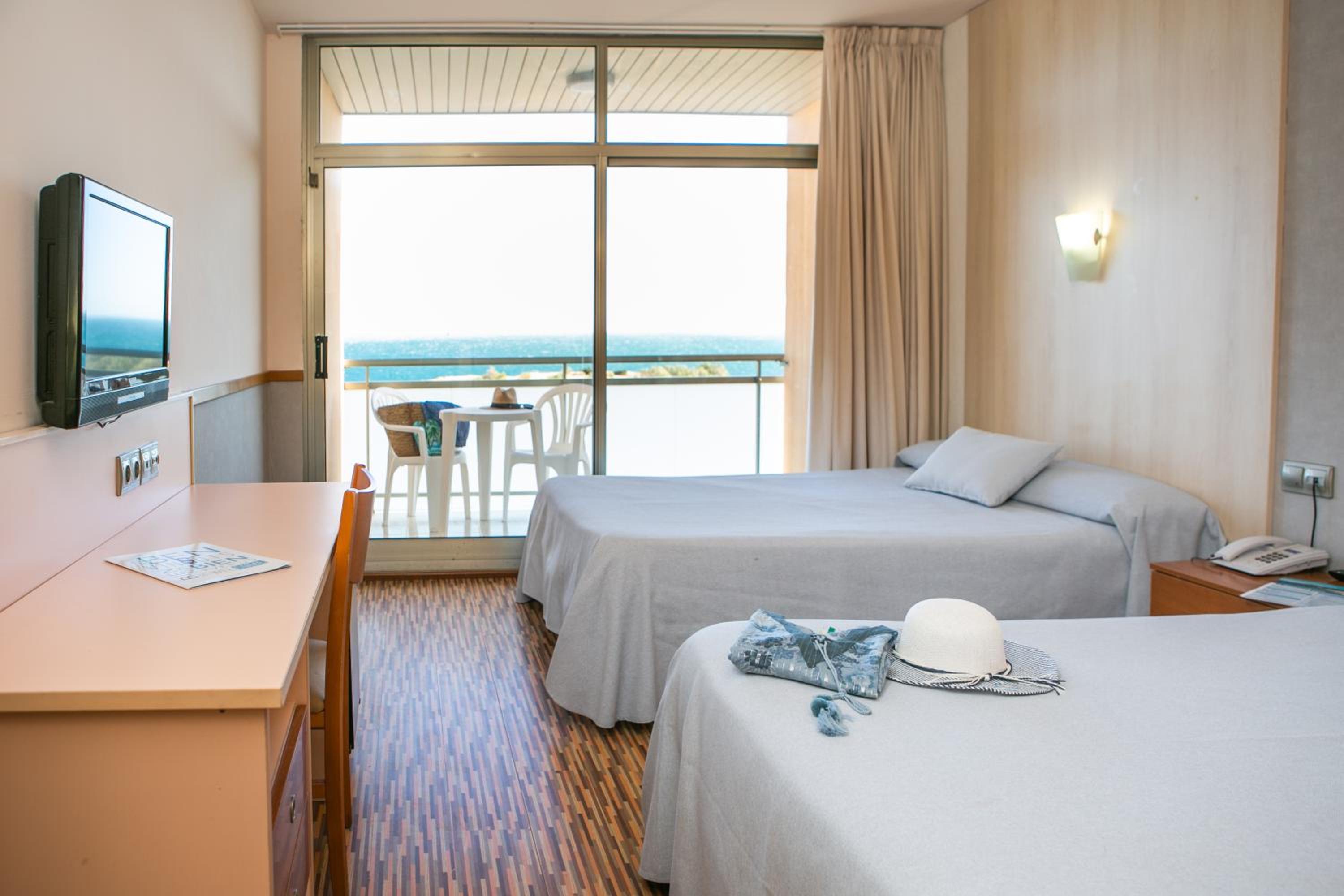 Habitación cuádruple con vista al mar (4 adultos) Habitación cuádruple con vista al mar (4 adultos)