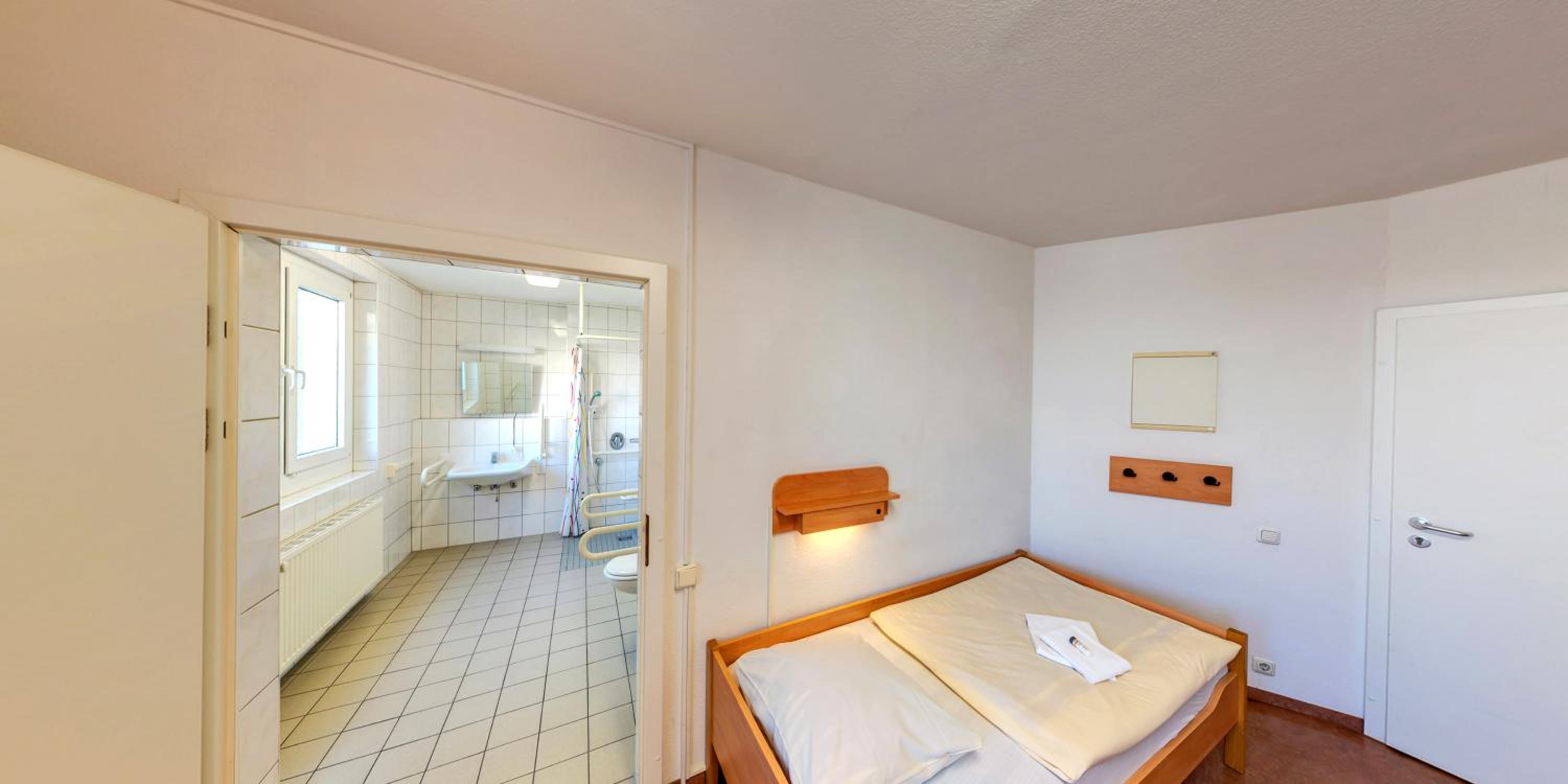 Twin Room - Disability Access photo 1
