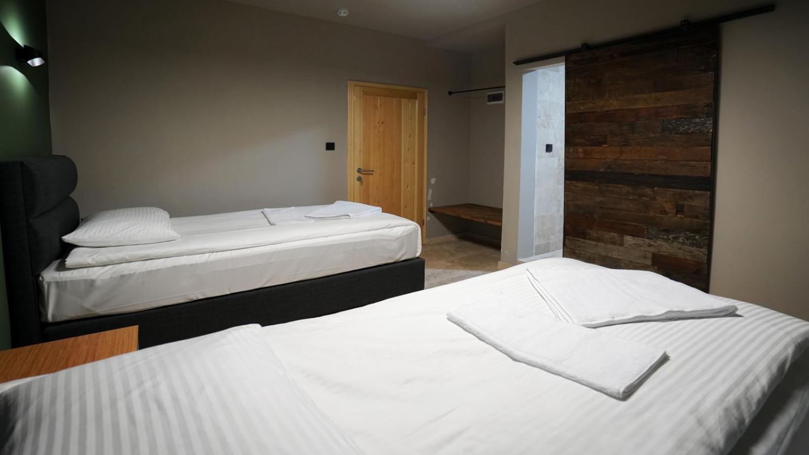 Standard Double or Twin Room - Photo 5