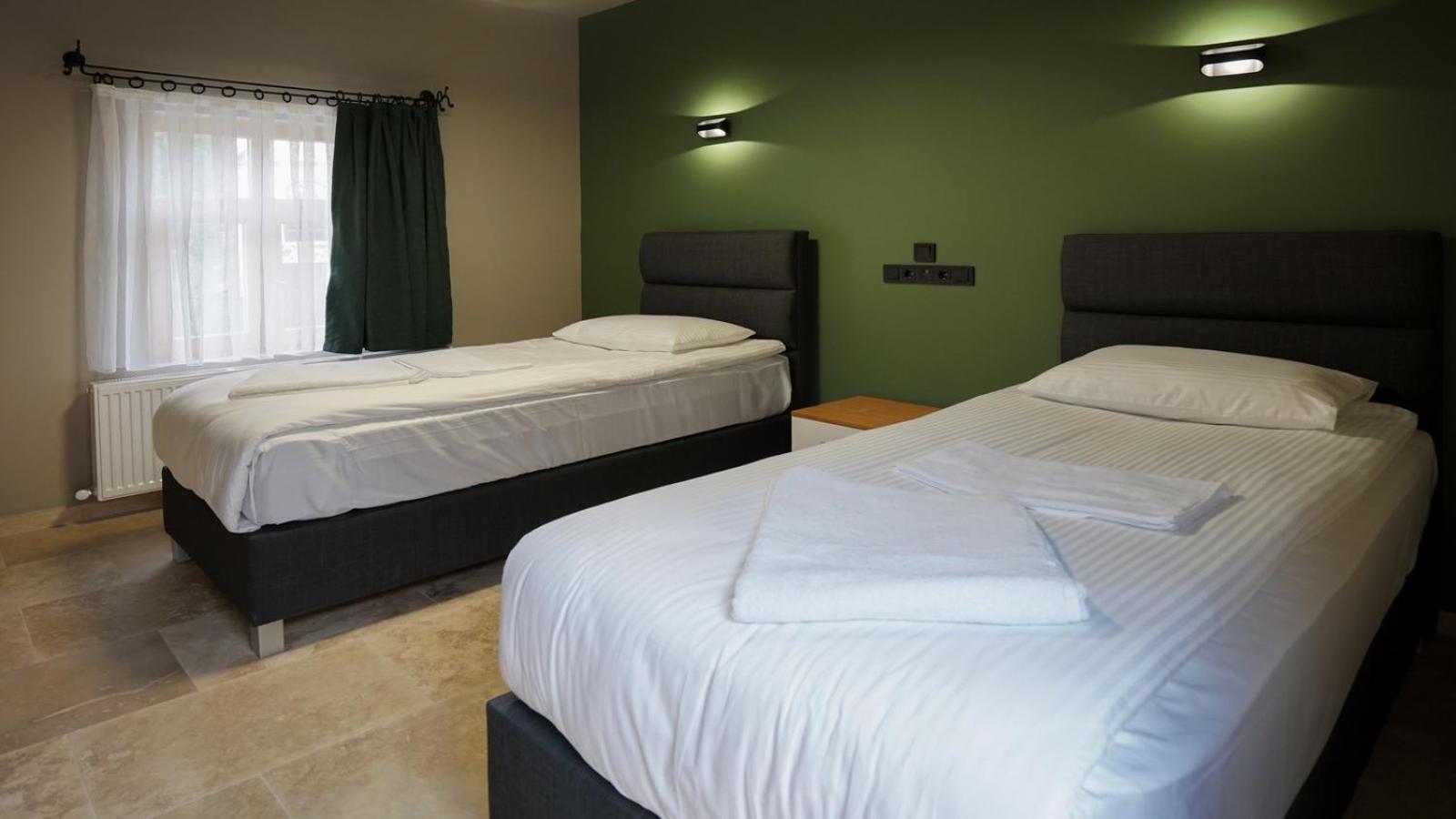 Standard Double or Twin Room - Photo 3