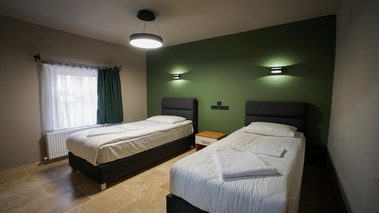Standard Double or Twin Room - Photo 7