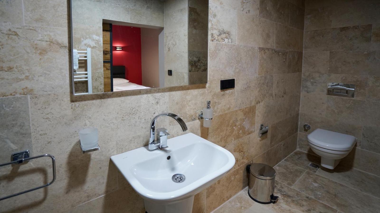 Standard Double or Twin Room - Photo 10