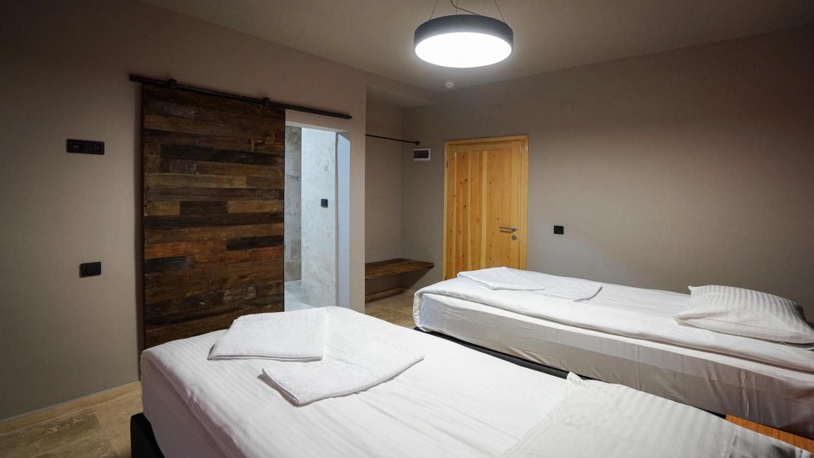 Standard Double or Twin Room - Photo 12