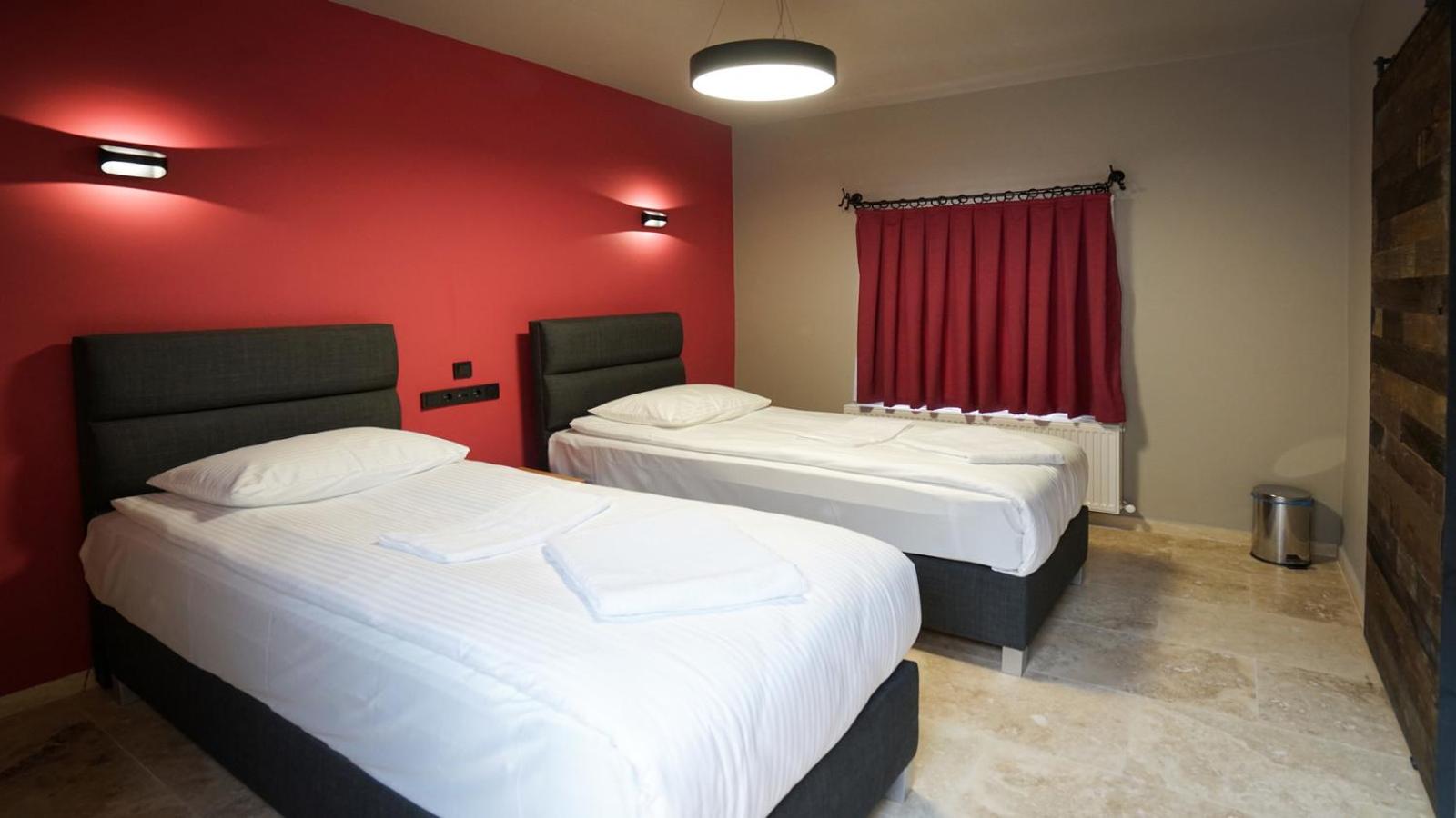 Standard Double or Twin Room - Photo 11
