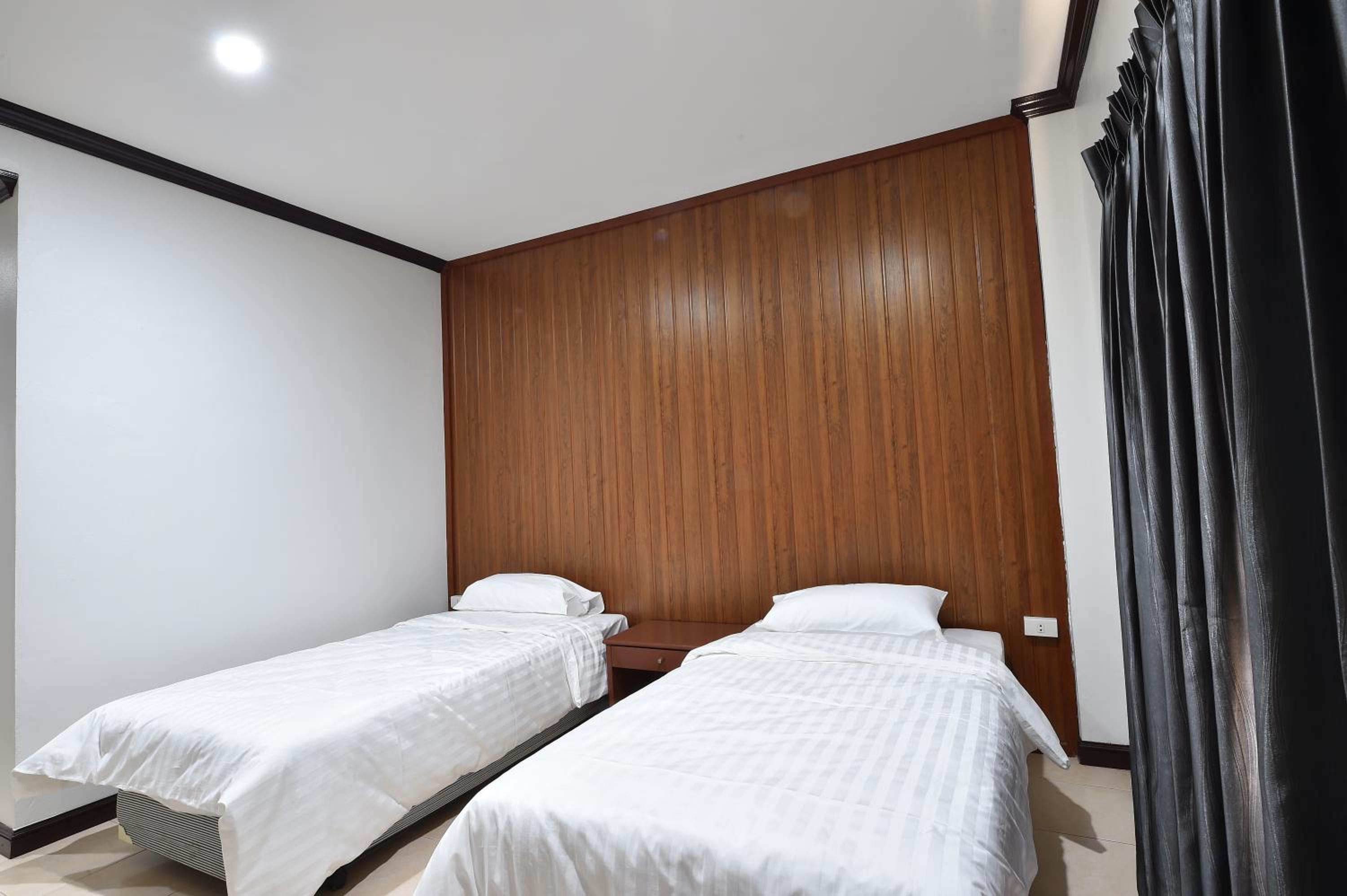 Economy Twin Room photo 1