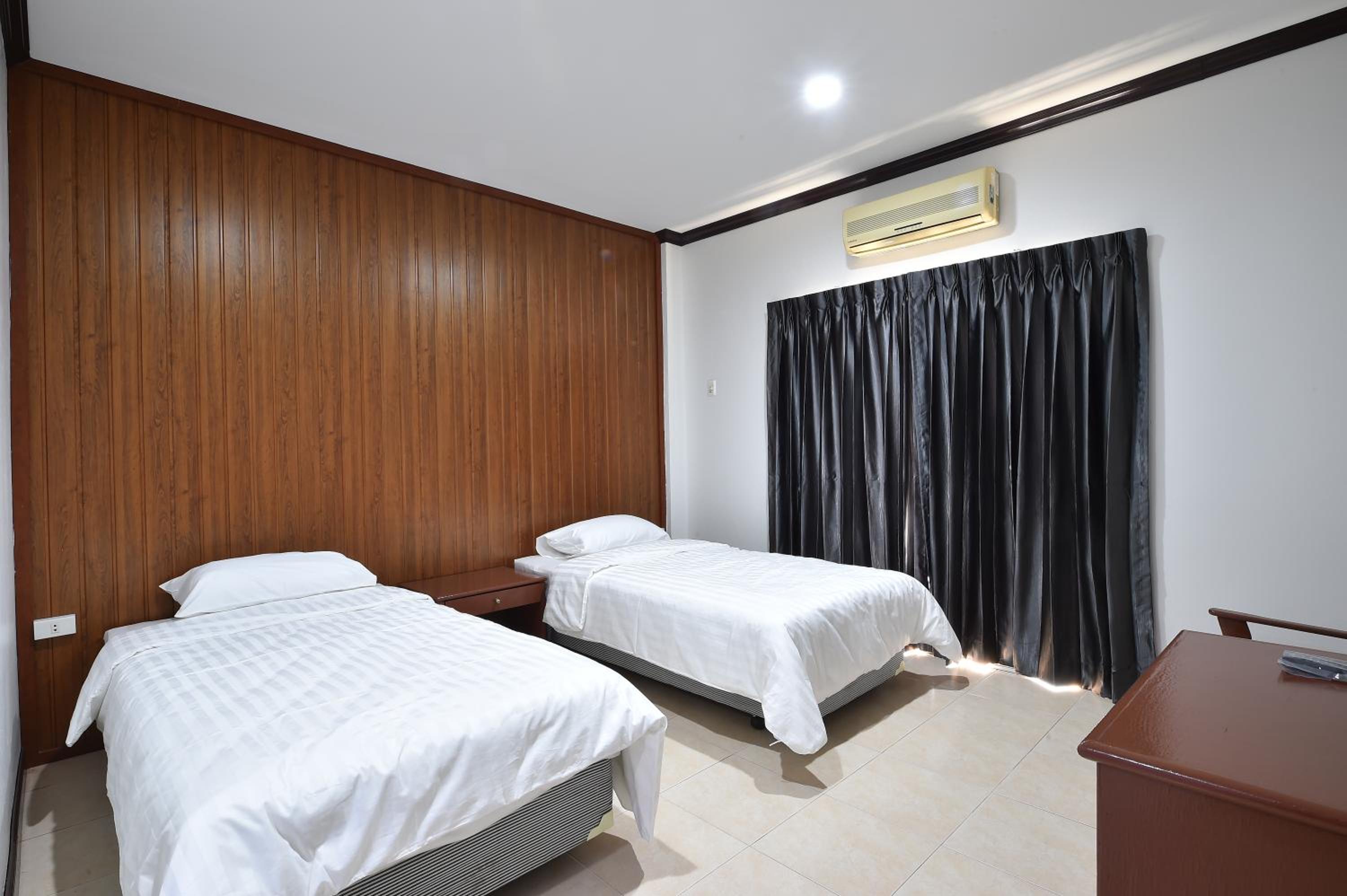 Economy Twin Room photo 3