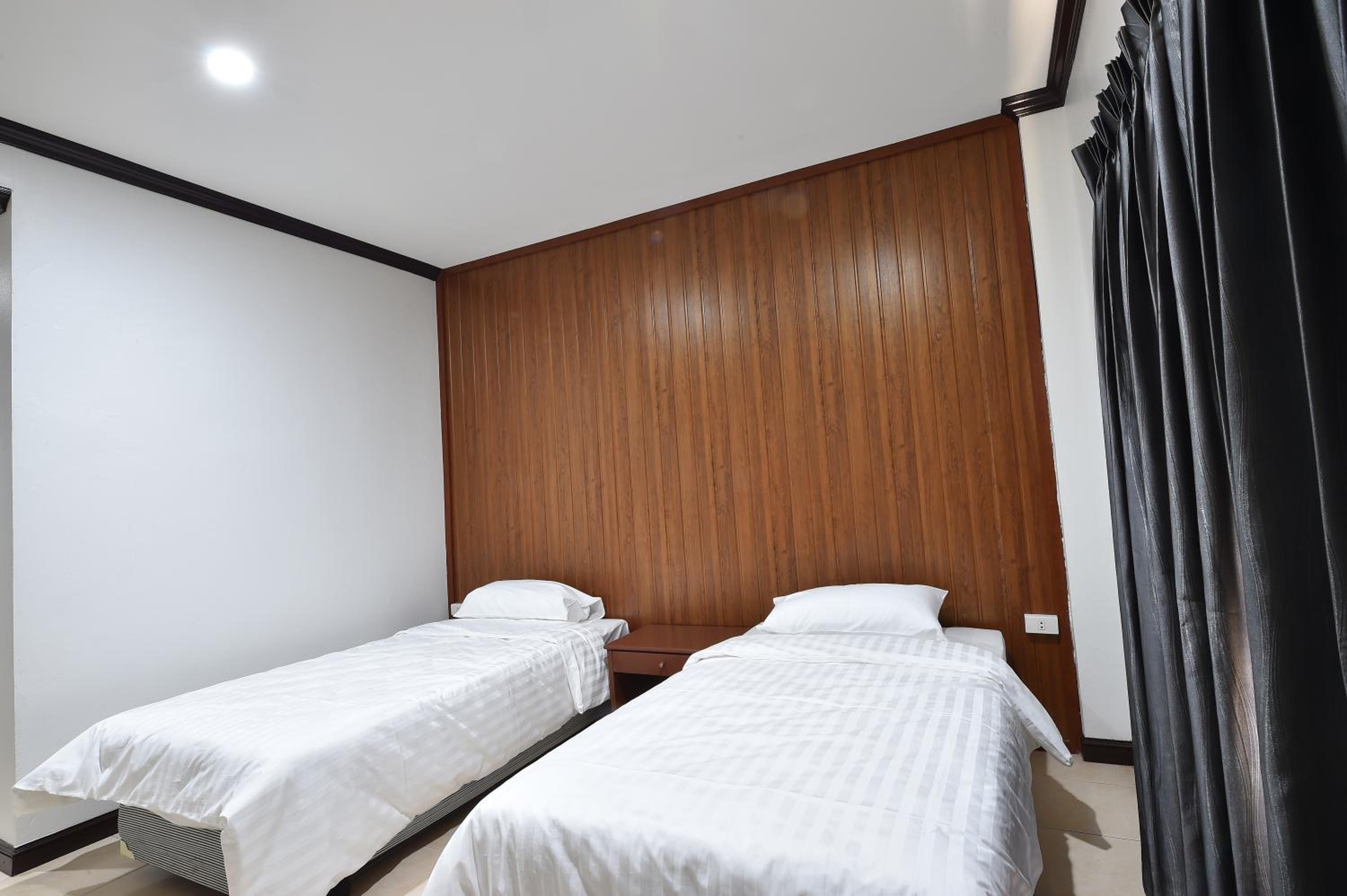 Economy Twin Room photo 2