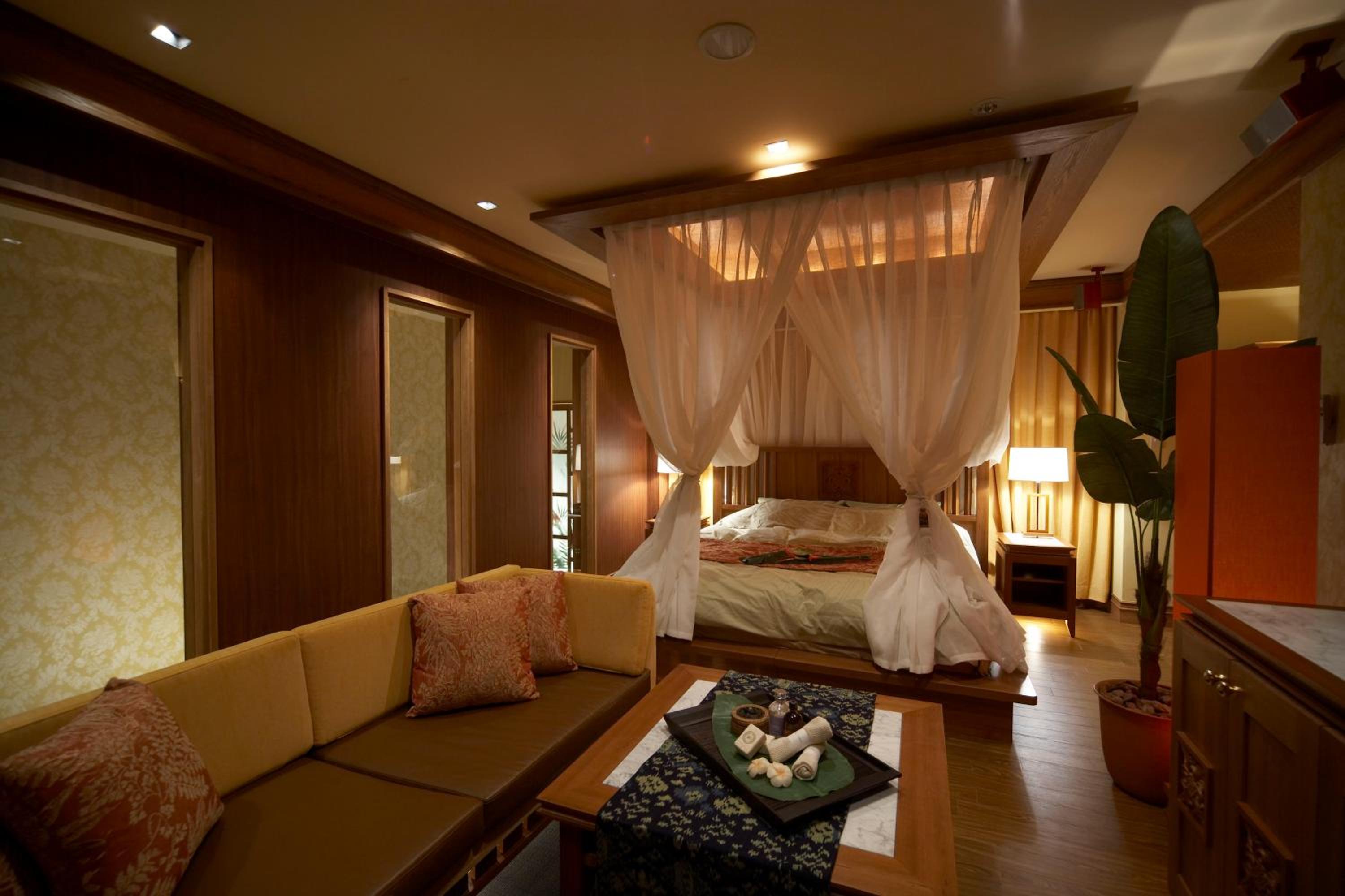 King Room with Spa Bath
