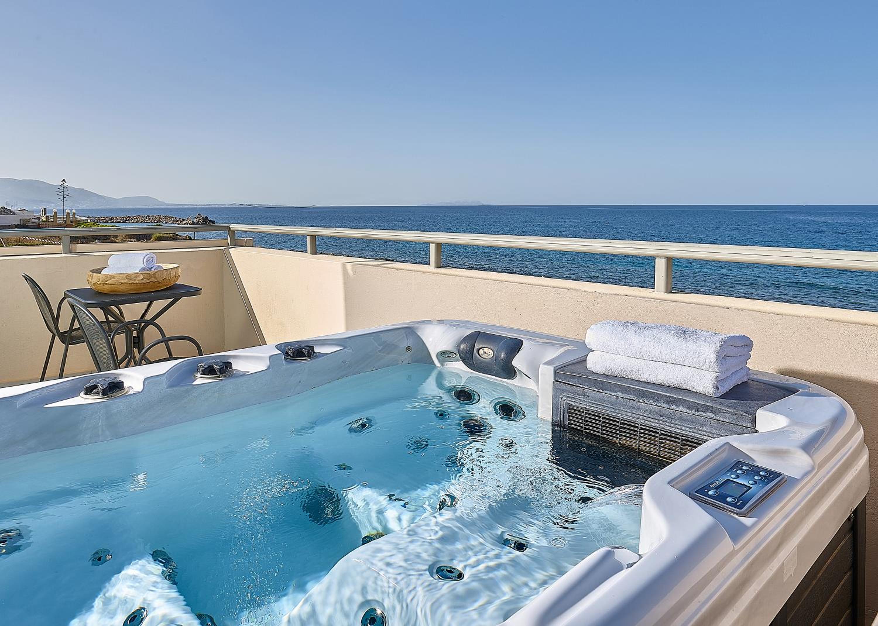 One Bedroom Suite Open Air Jacuzzi Sea View thumbnail 6