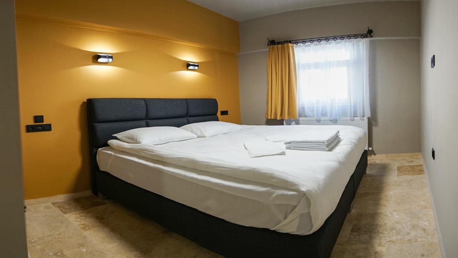Standard Double or Twin Room with Balcony - Photo 5