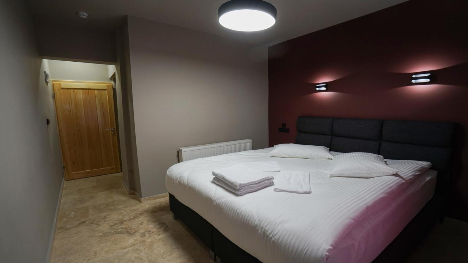 Standard Double or Twin Room with Balcony - Photo 6