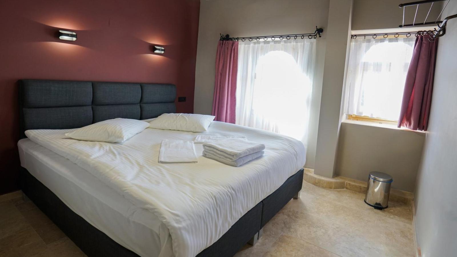Standard Double or Twin Room with Balcony - Photo 7