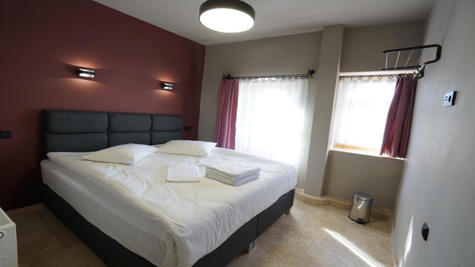 Standard Double or Twin Room with Balcony - Photo 3