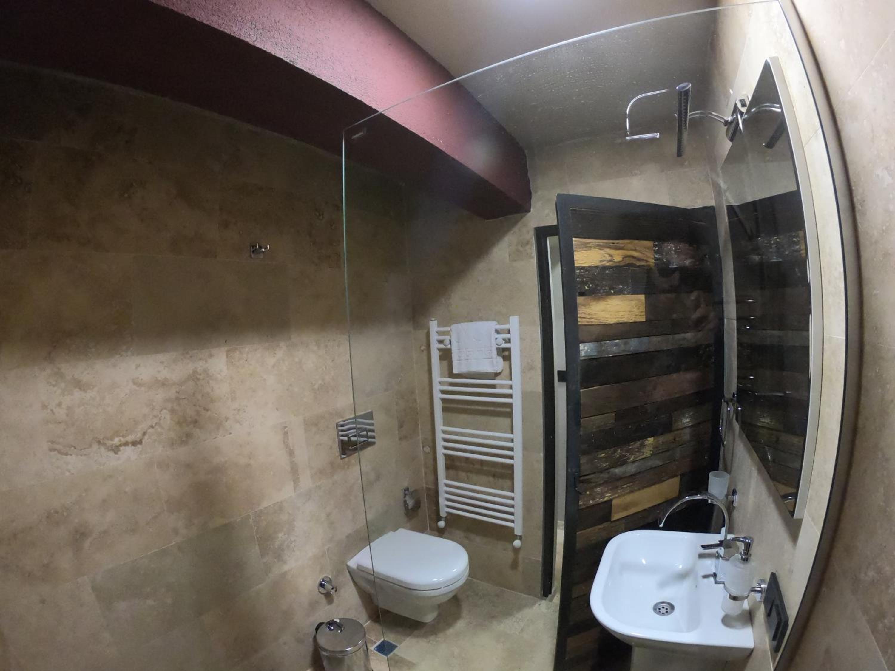 Standard Double or Twin Room with Balcony - Photo 8