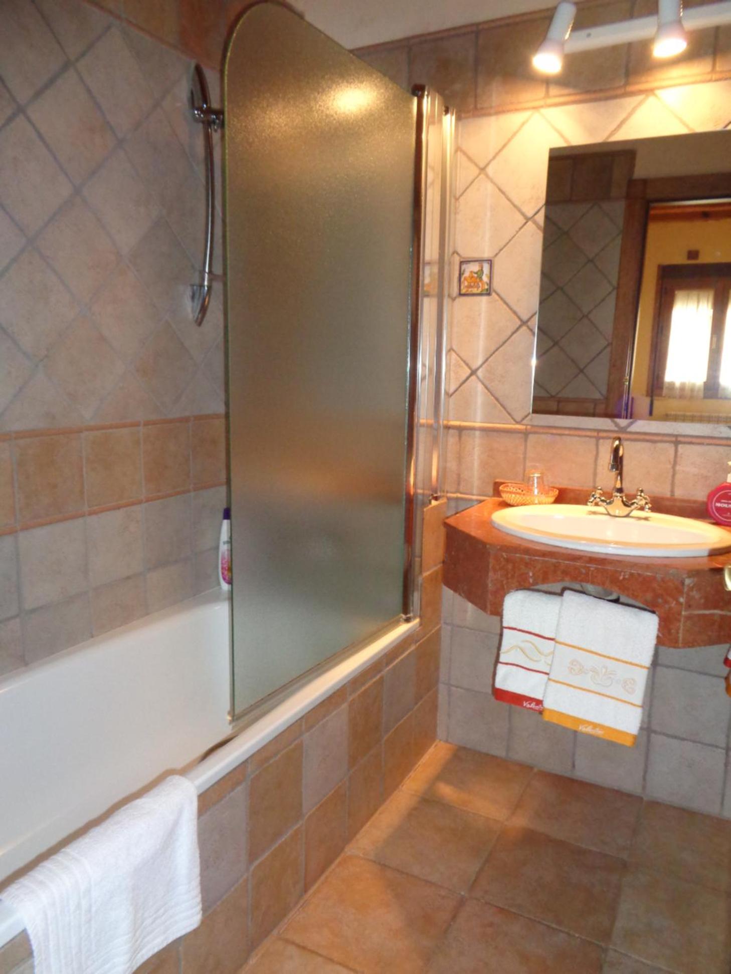 Twin Room with Bathroom photo 2