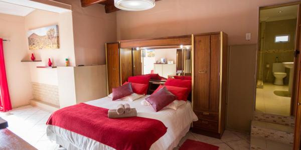 Honeymoon King Room photo 2