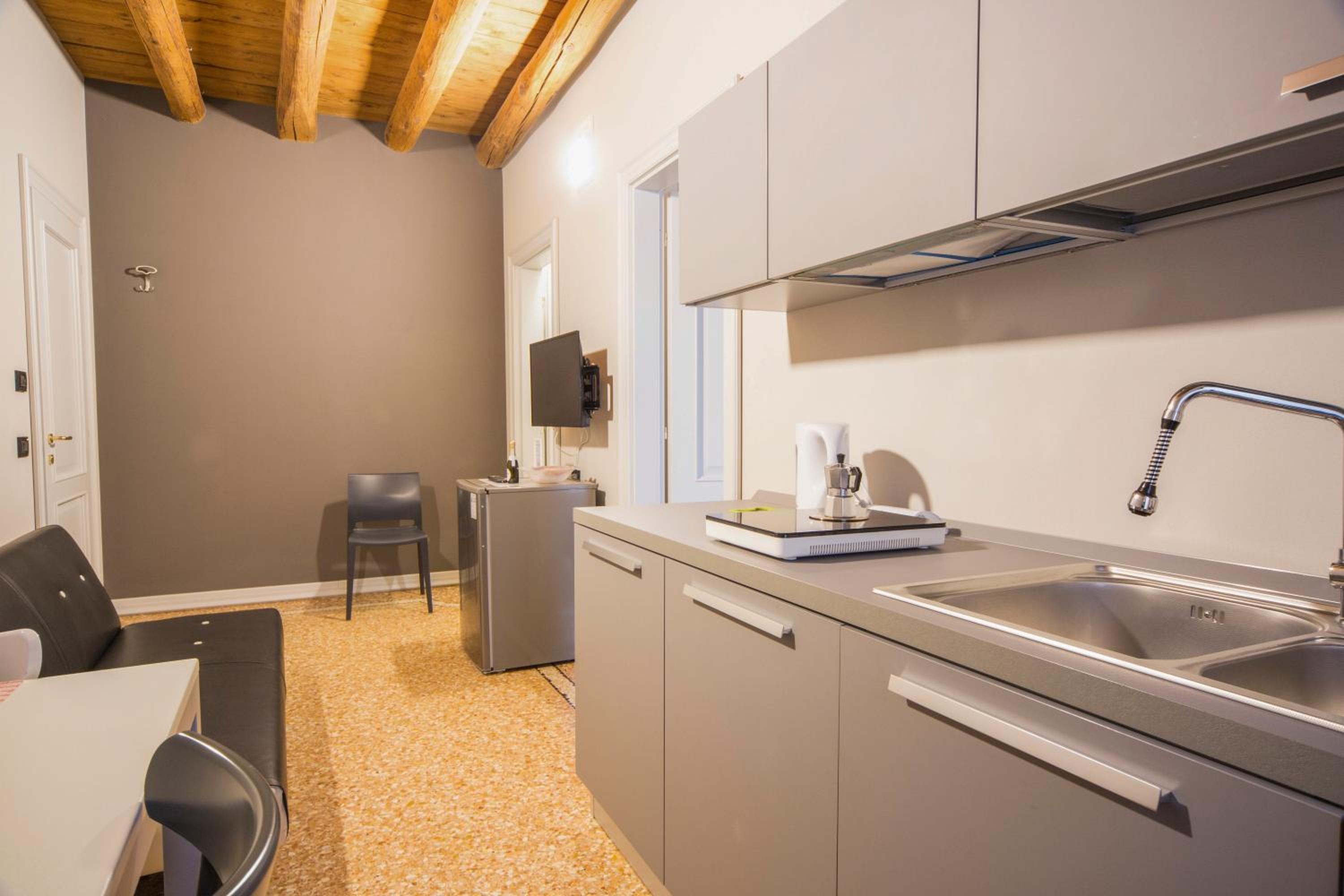 One-Bedroom Apartment - Photo 2