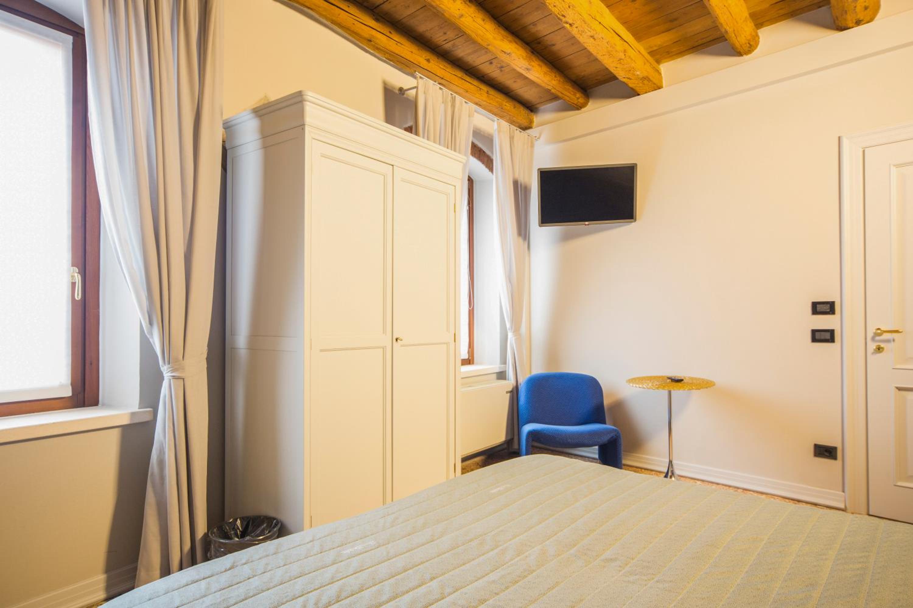 One-Bedroom Apartment - Photo 7