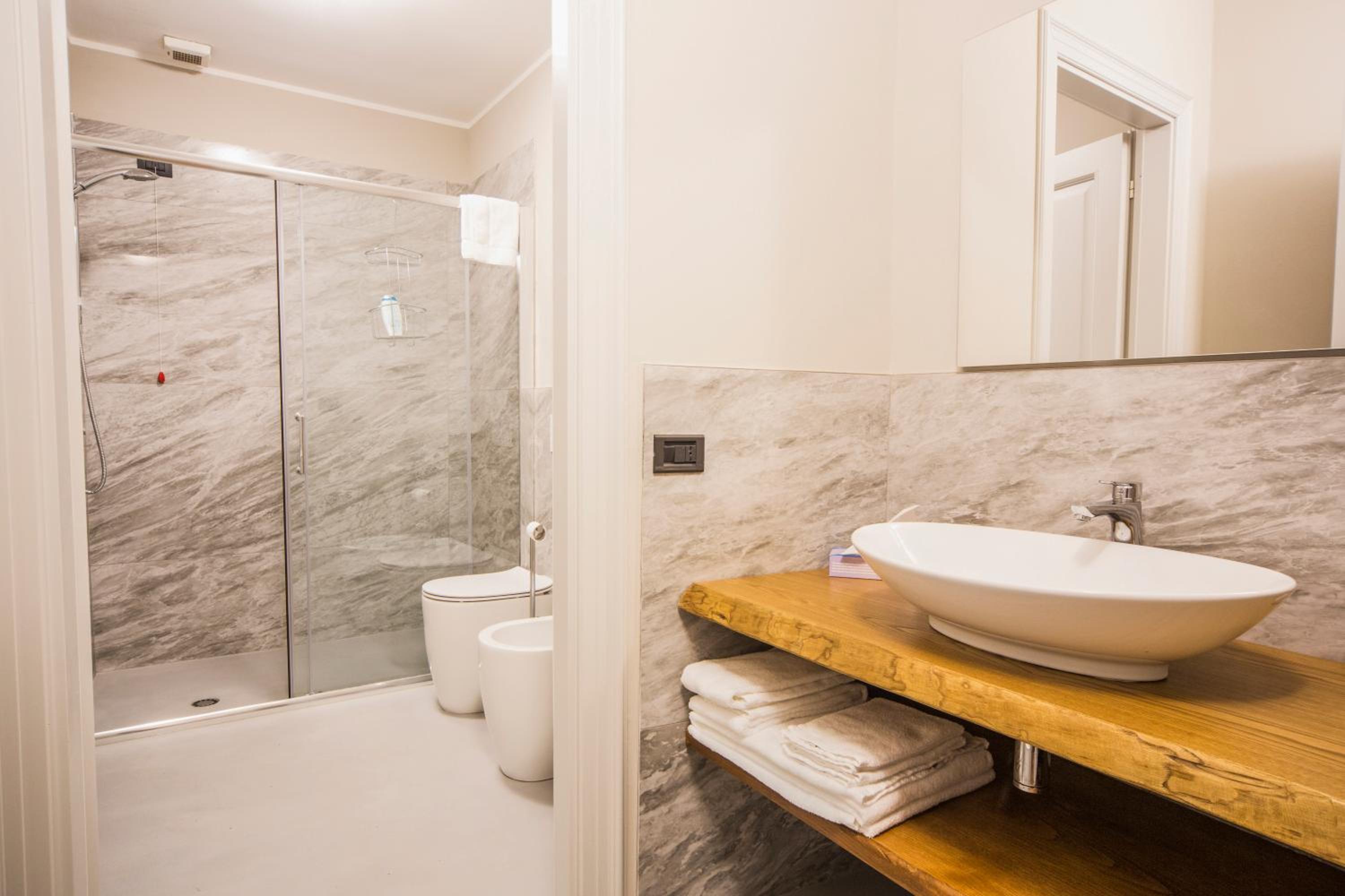 One-Bedroom Apartment - Photo 4