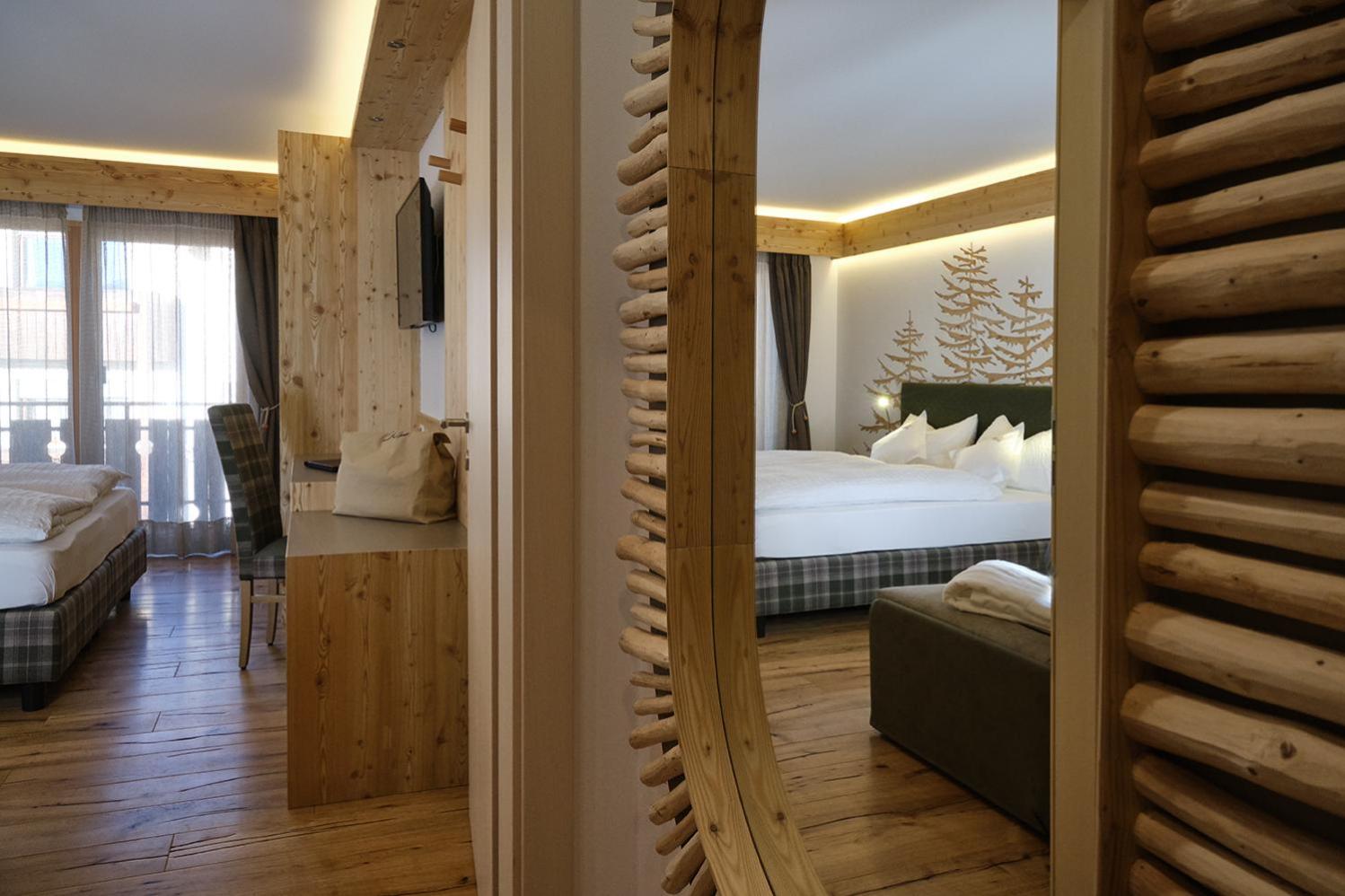 Queen Room with Balcony photo 2