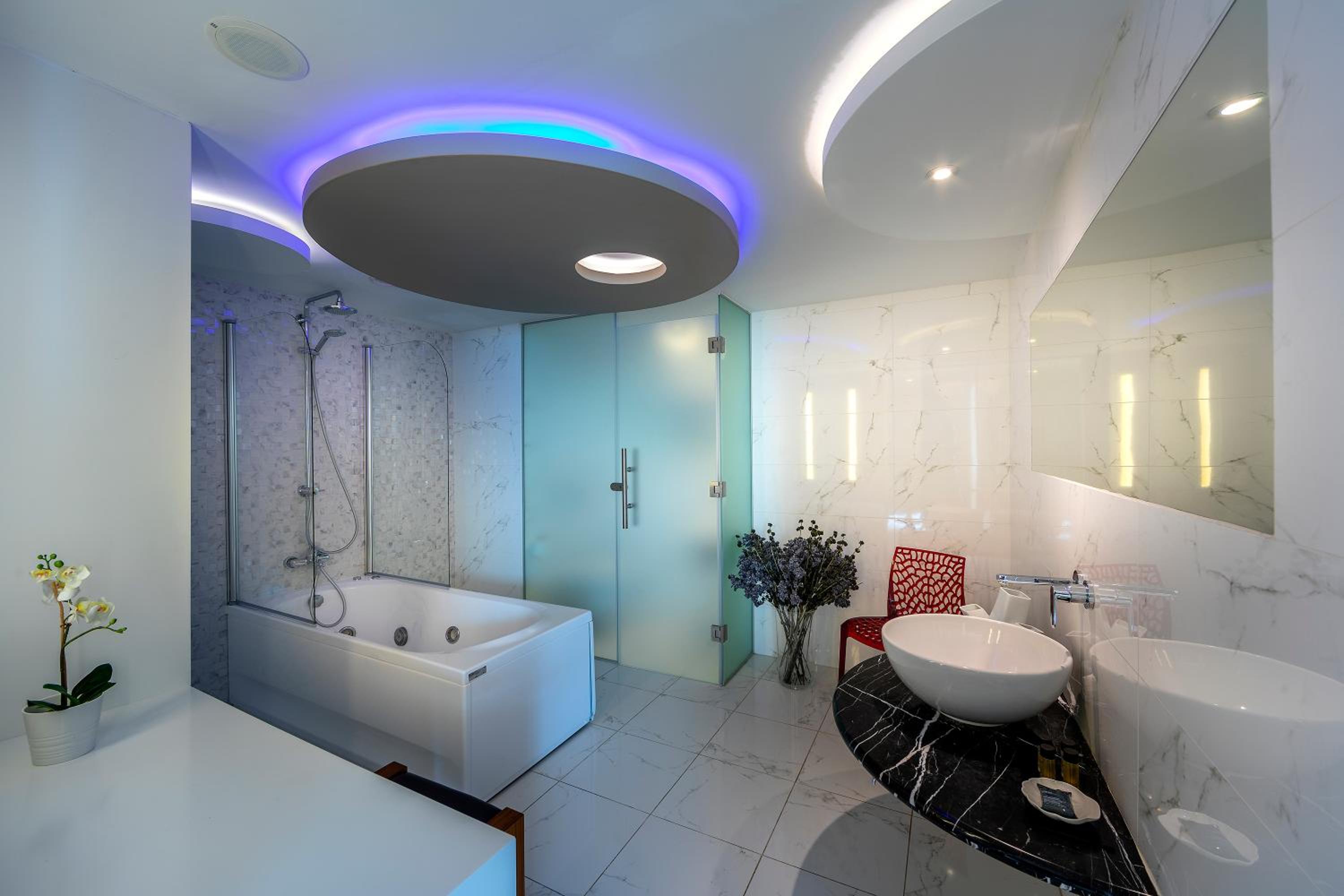 Grand Suite Sea View with Outdoor Whirlpool