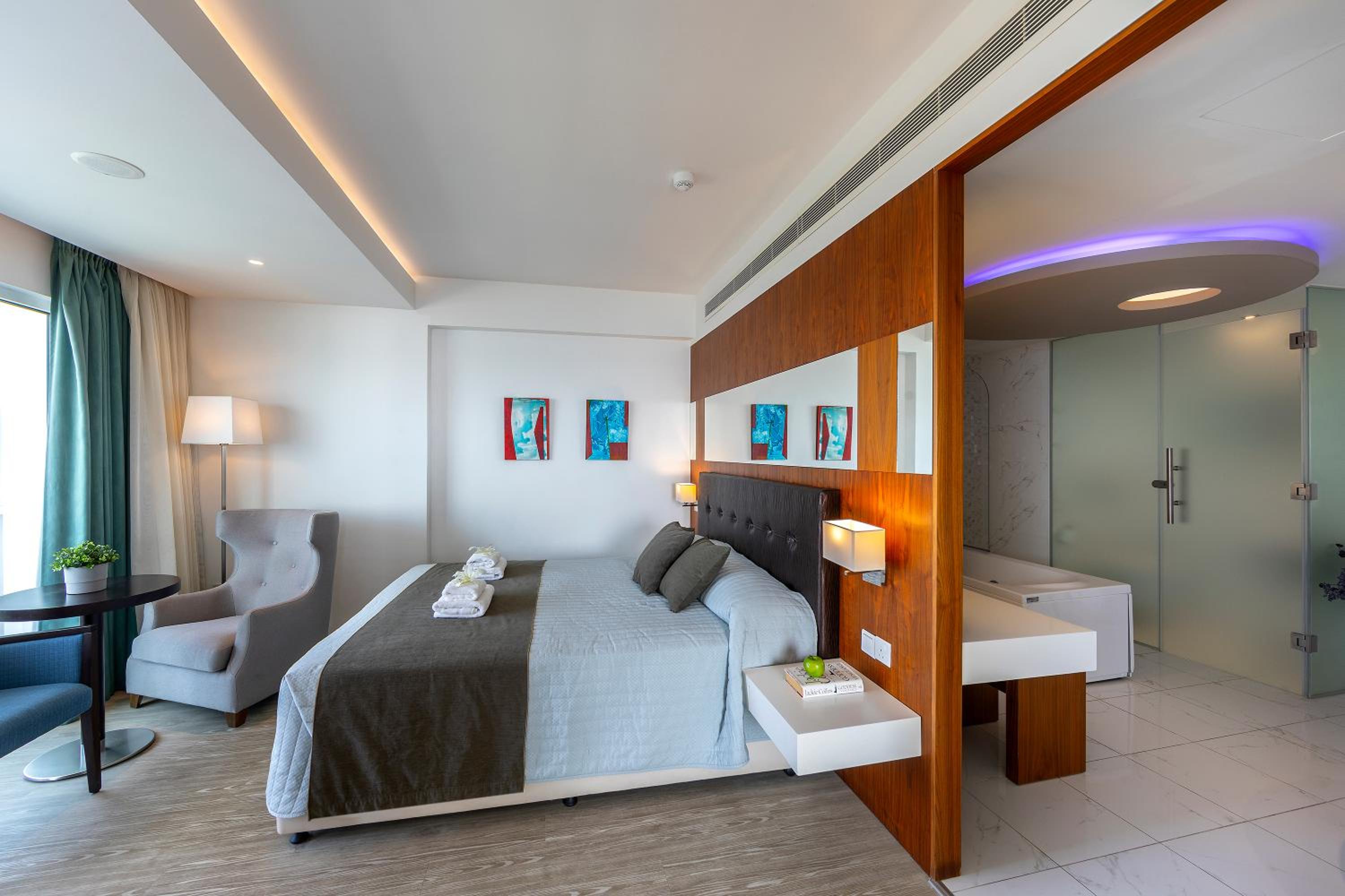 Grand Suite Sea View with Outdoor Whirlpool photo 3