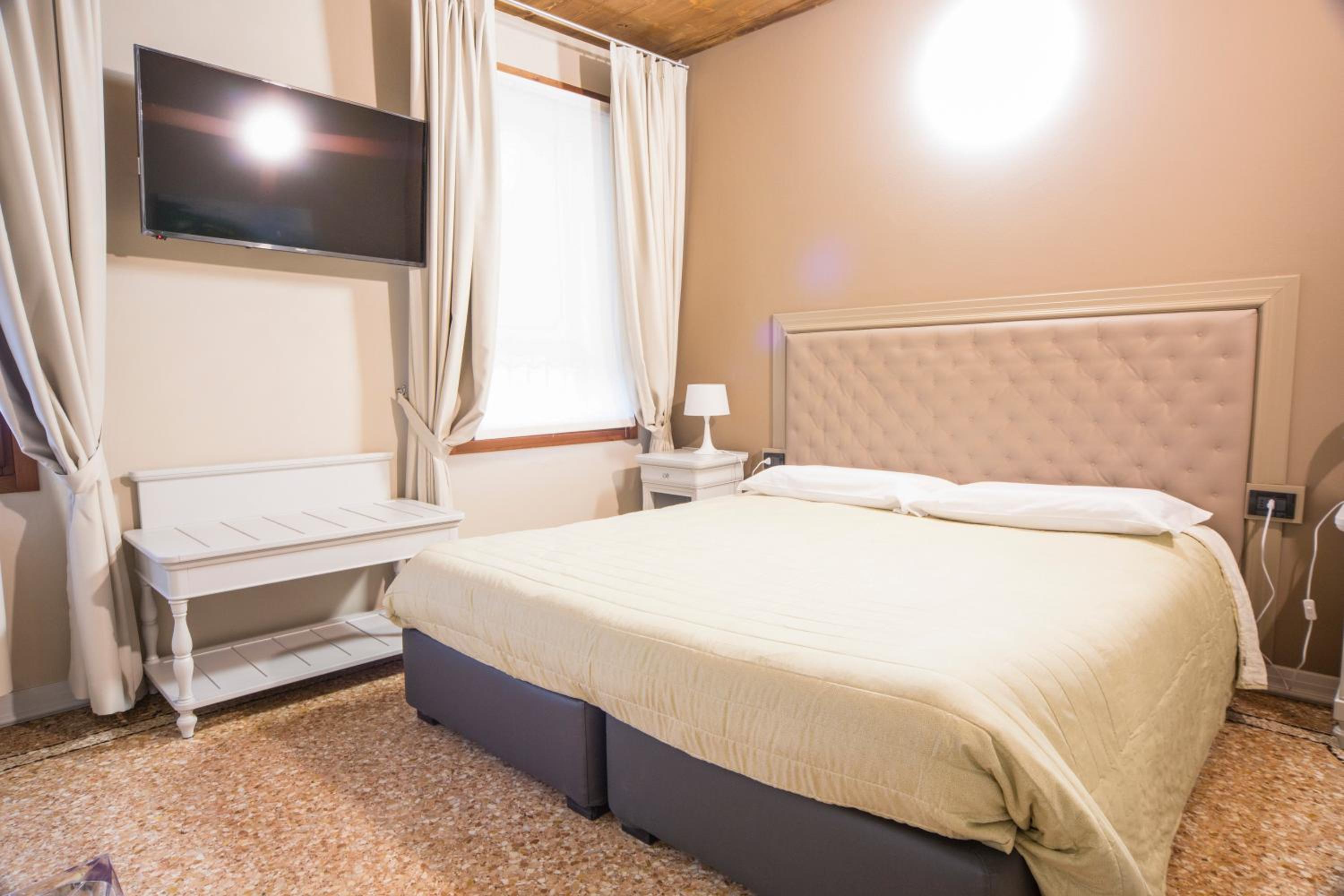 Double Room - Photo 1