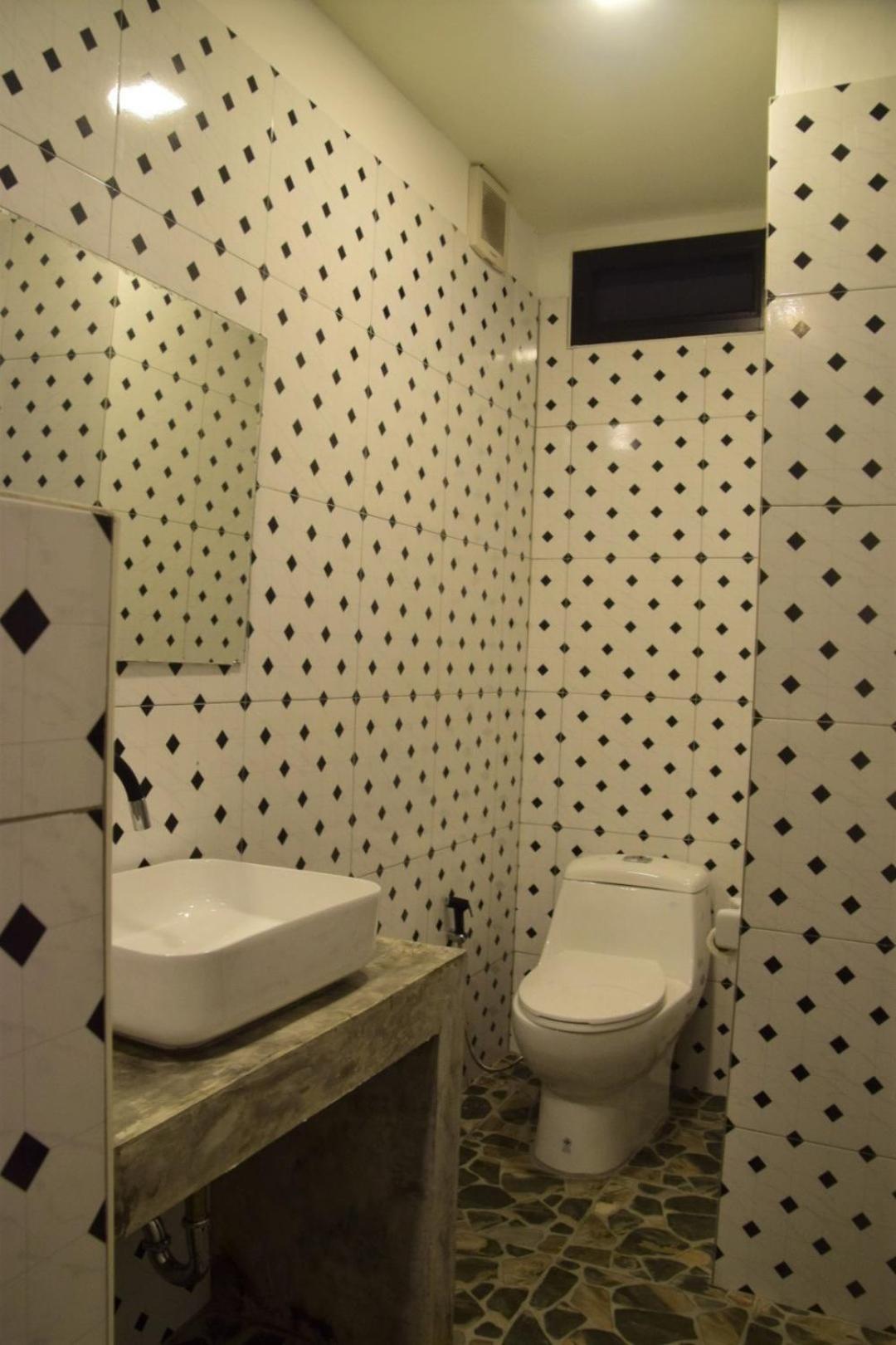 Queen Room with Garden View - Photo 14