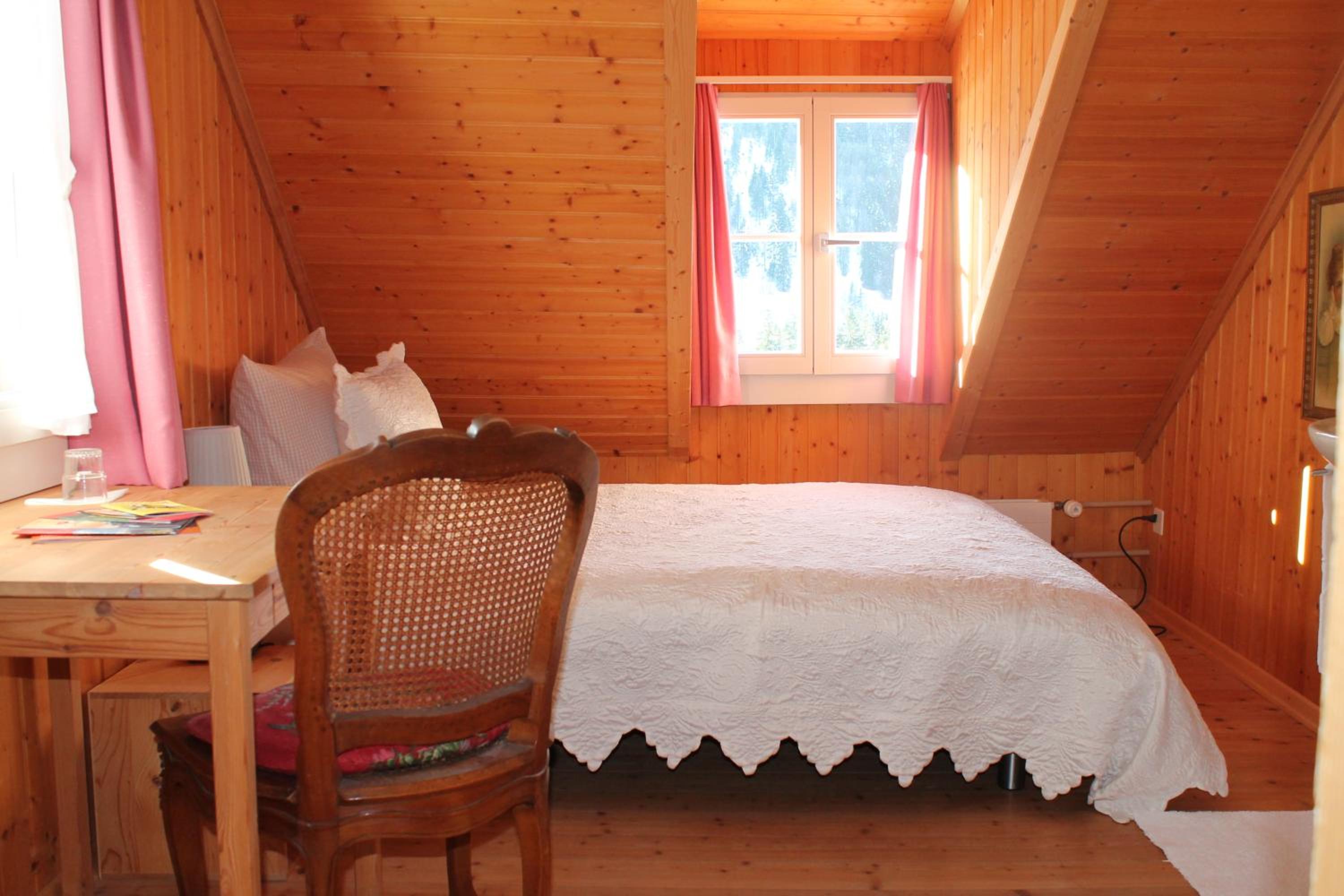 Single Room with Shared Bathroom photo 2