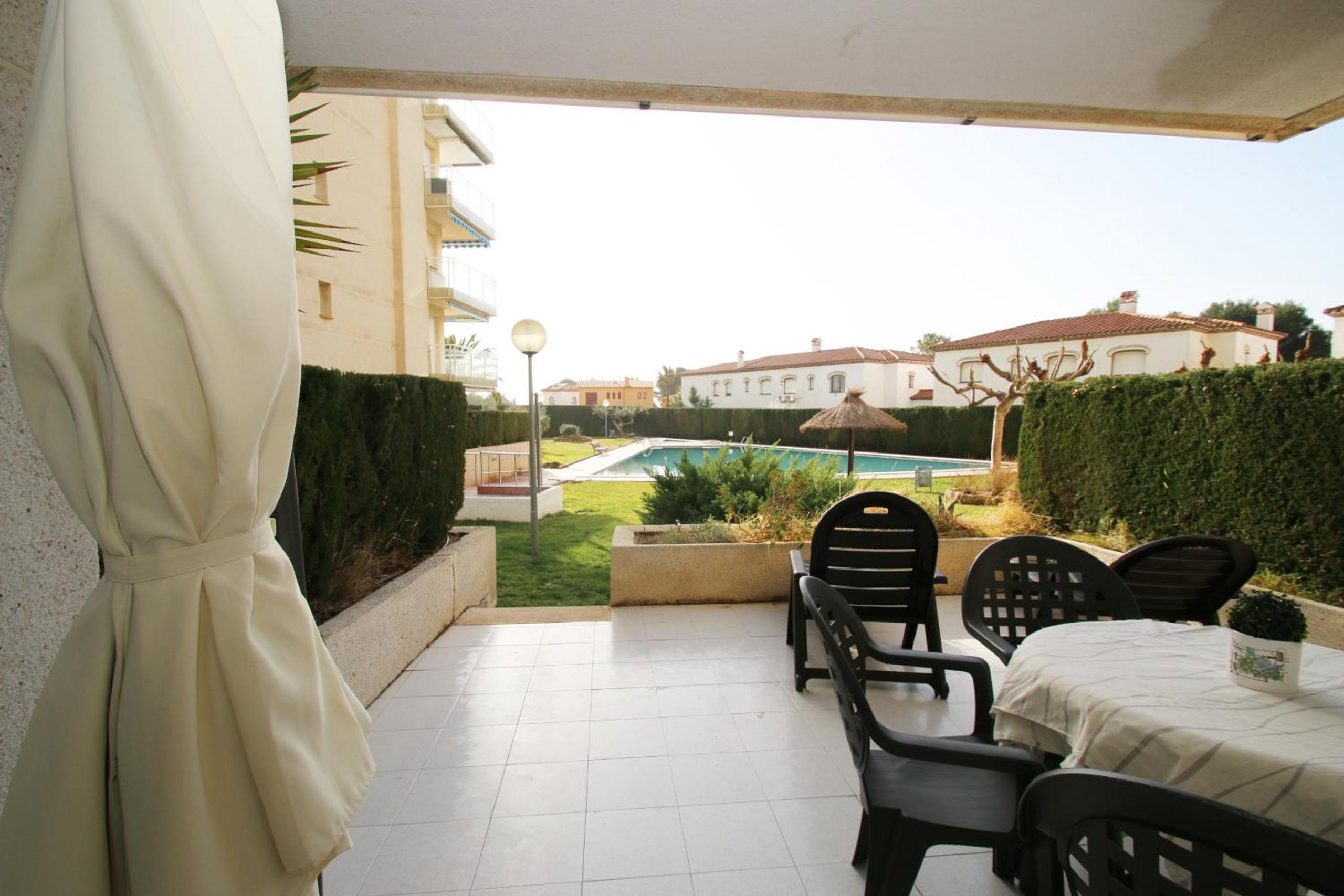 Apartamento con vista a la piscina