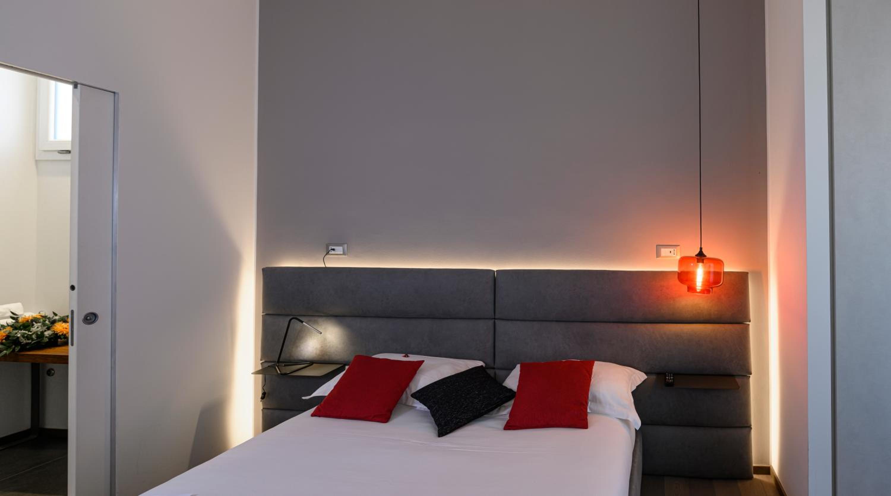 Double or Twin Room with Balcony photo 3