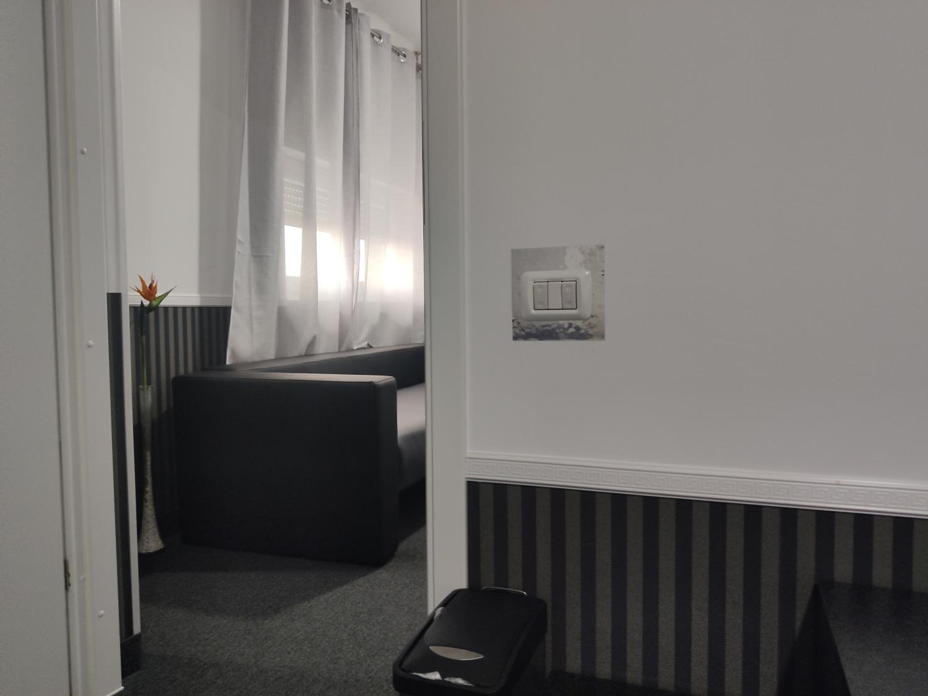 Deluxe Double Room with Extra Bed - Photo 3