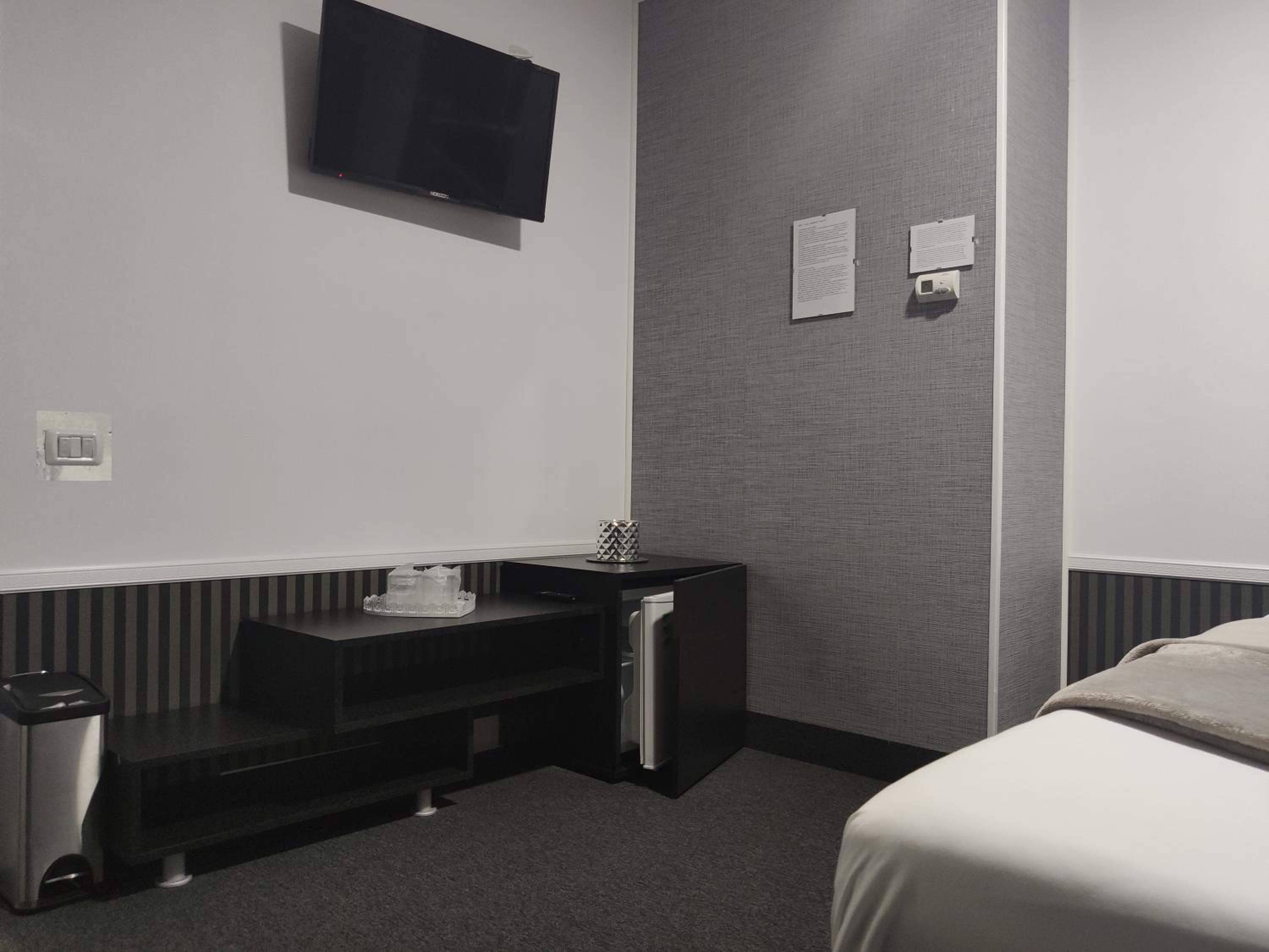 Deluxe Double Room with Extra Bed - Photo 2