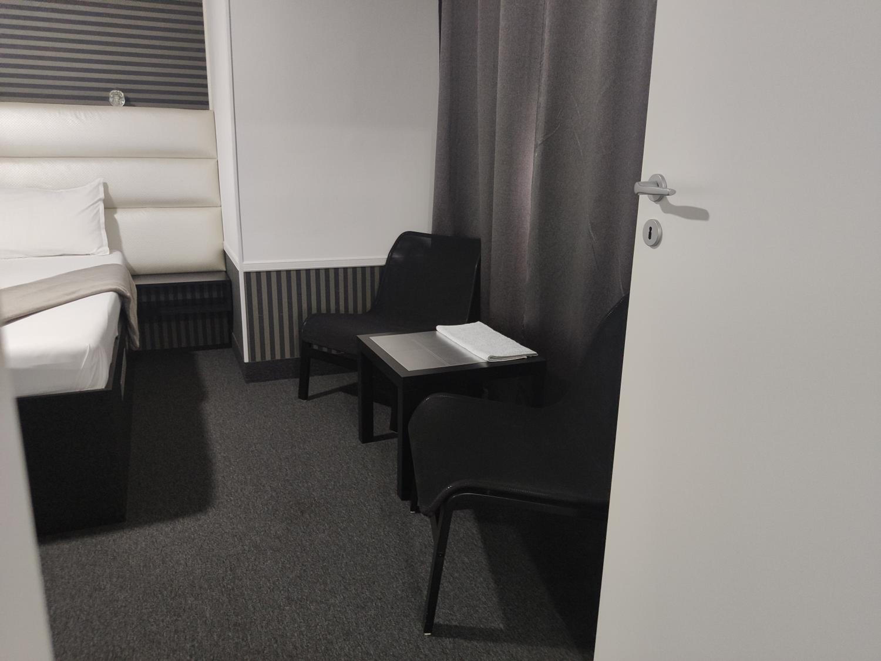 Deluxe Double Room with Extra Bed - Photo 15