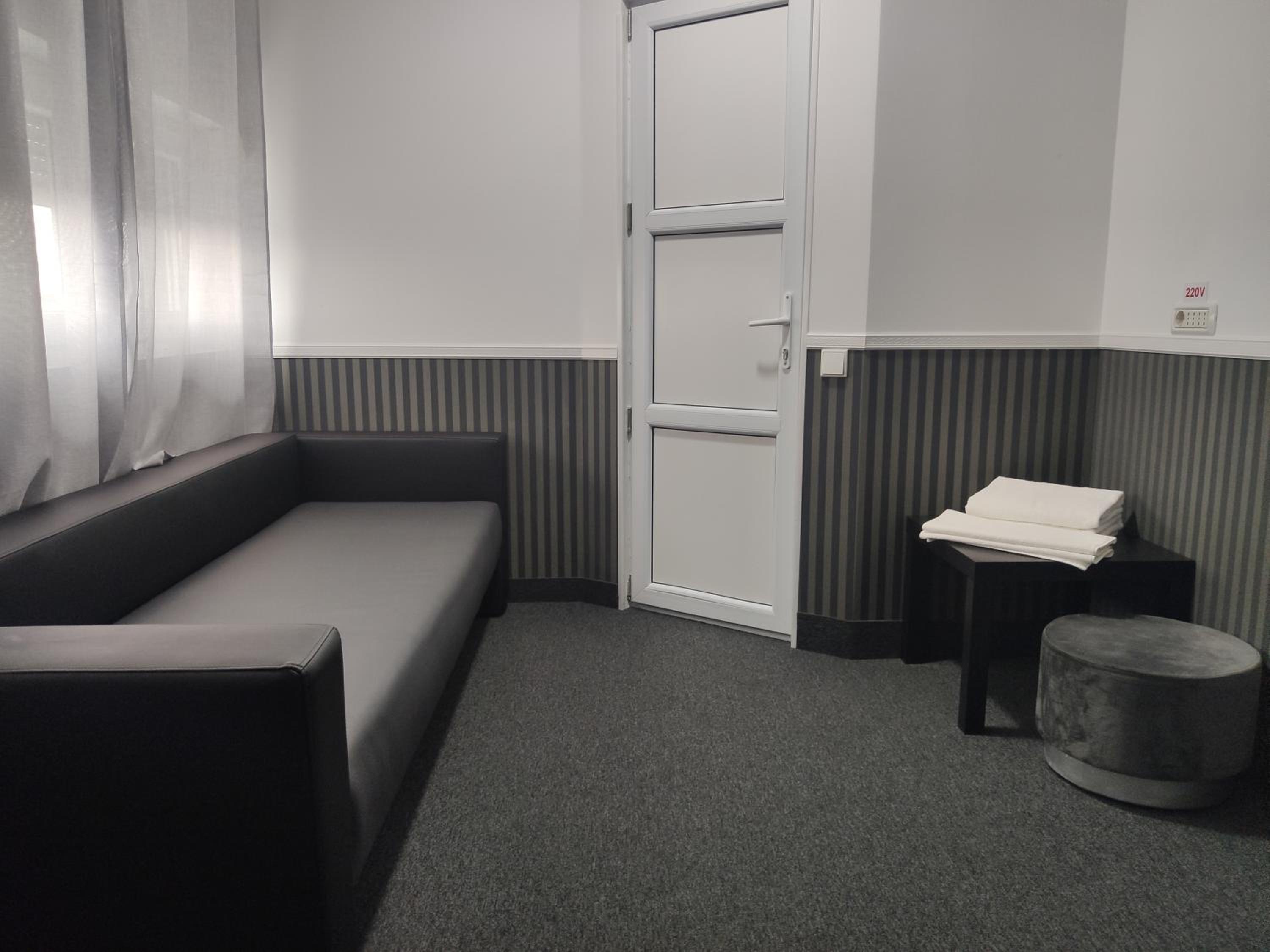 Deluxe Double Room with Extra Bed - Photo 10